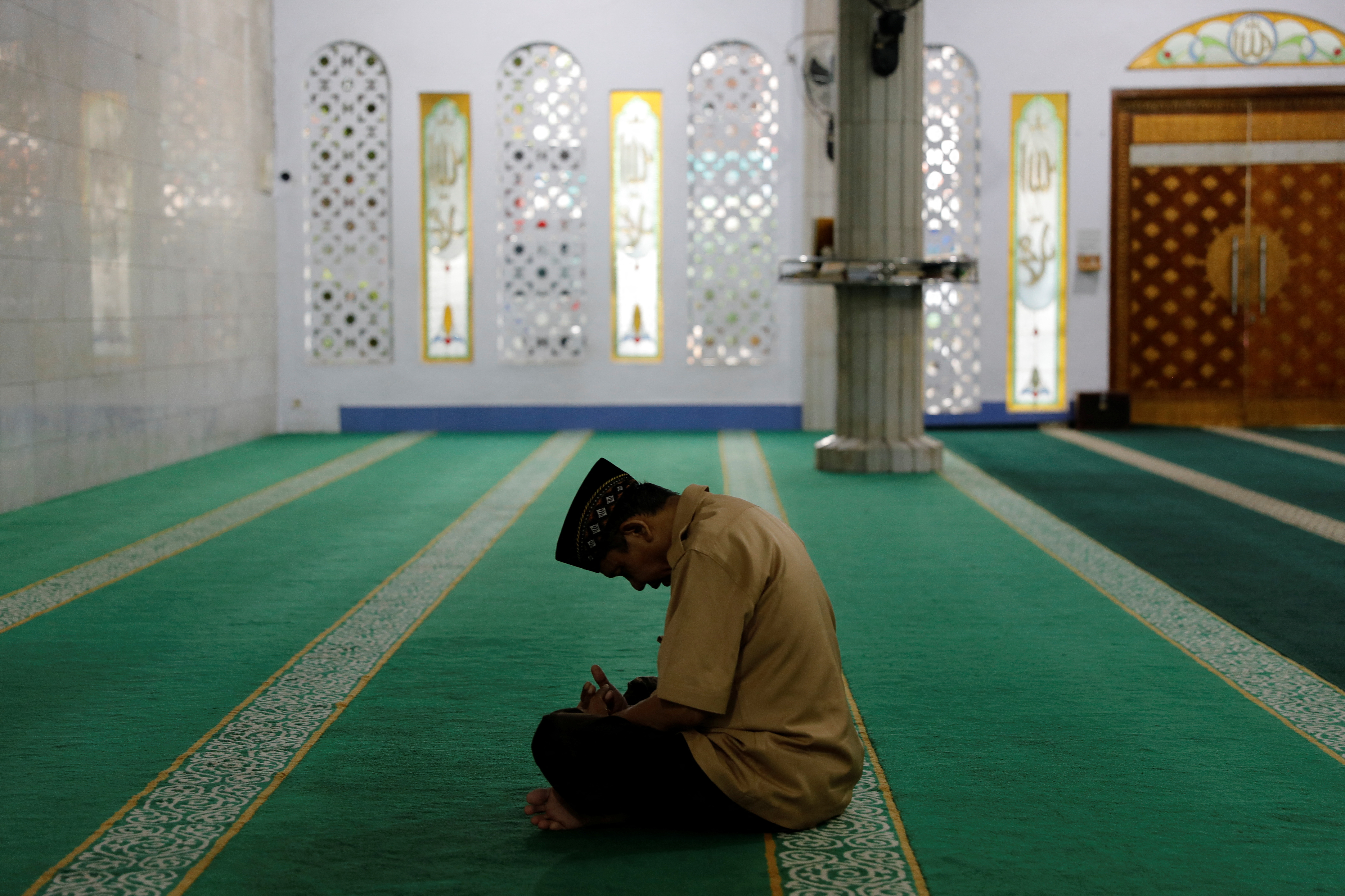 The Wider Image: Resumption of haj pilgrimage brings joy and sorrow for Indonesians
