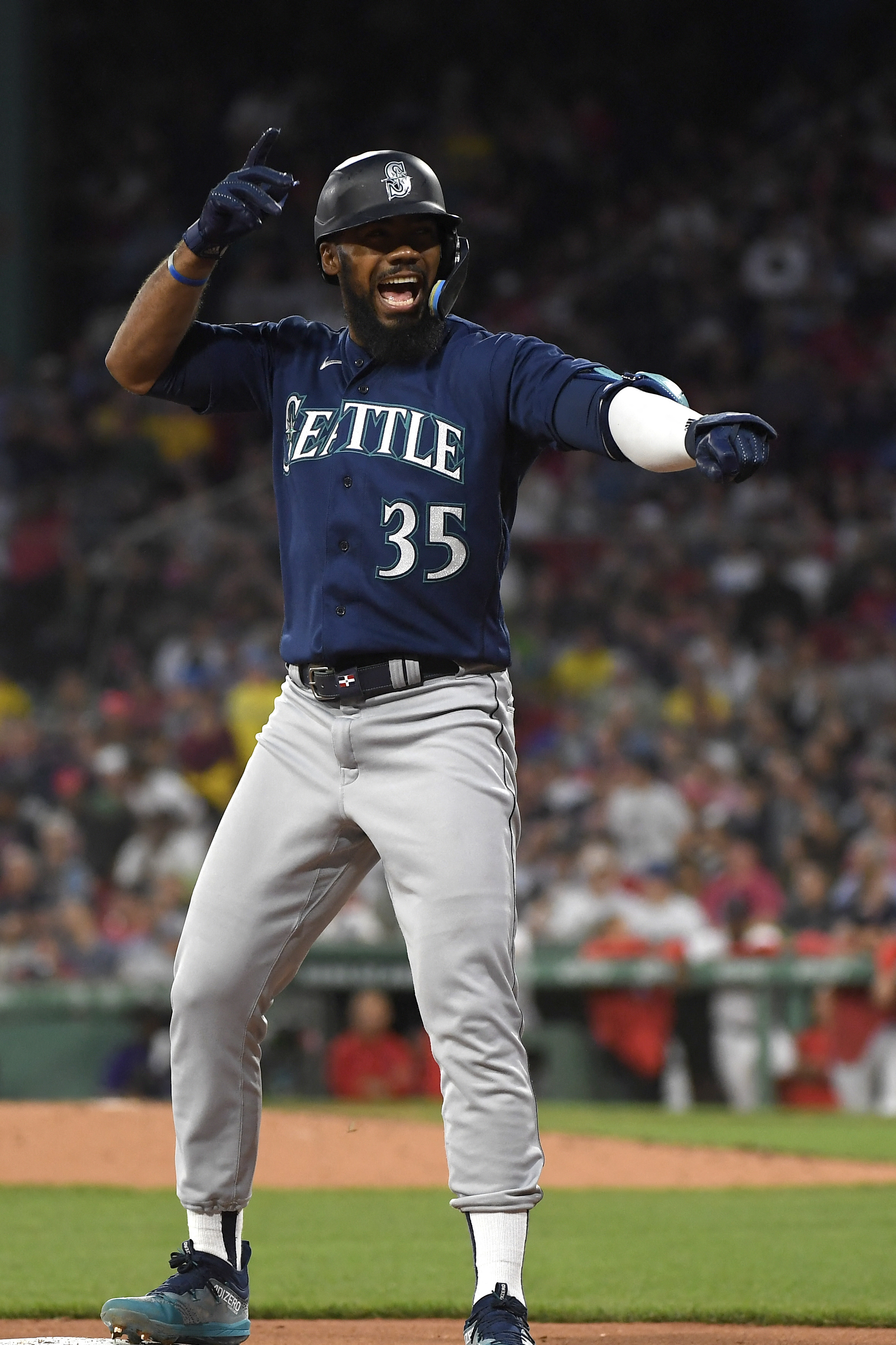 Seattle Mariners on X: High-fives and handshakes look even better