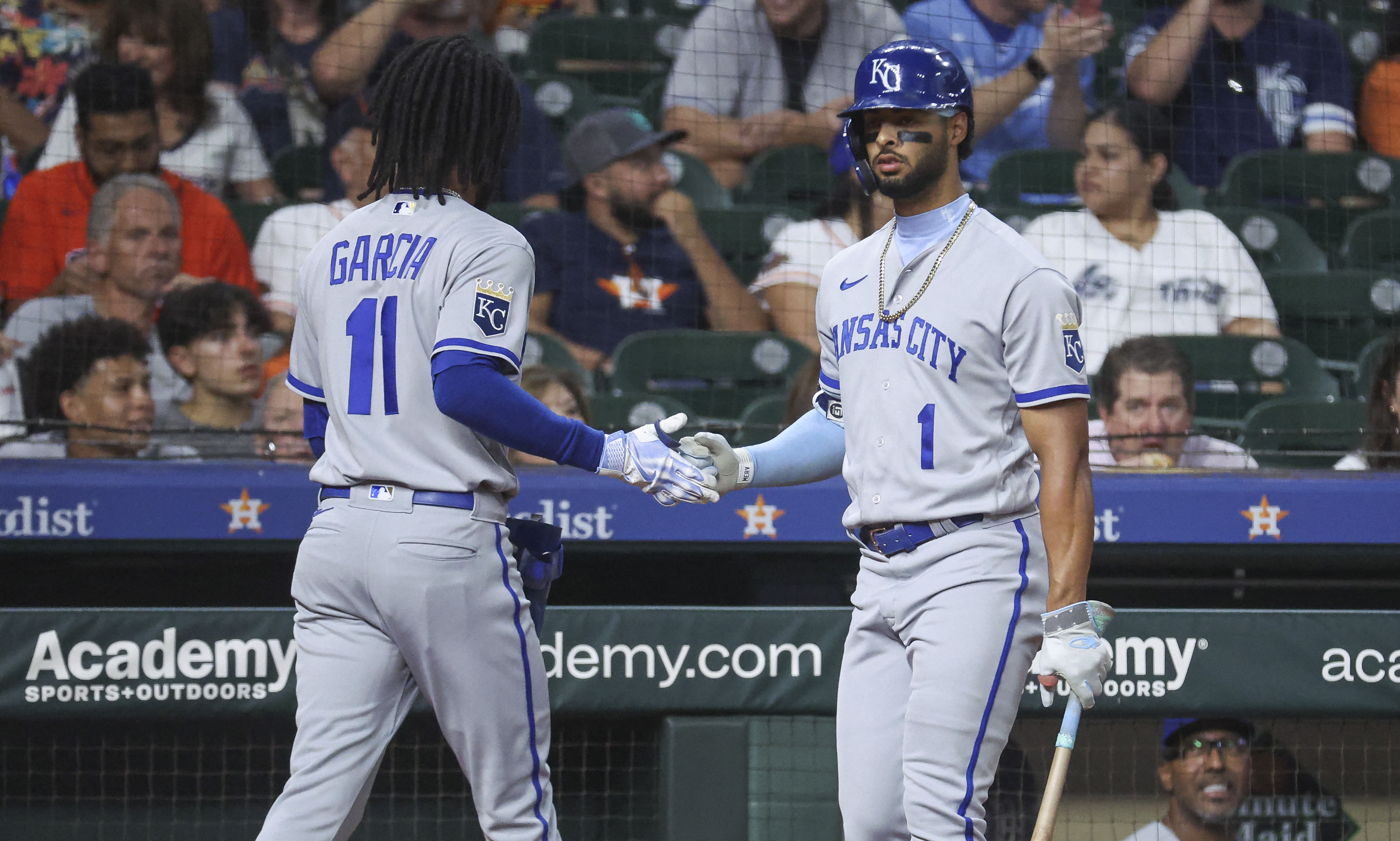 Astros rally for 12-11 win to take series over AL West-leading