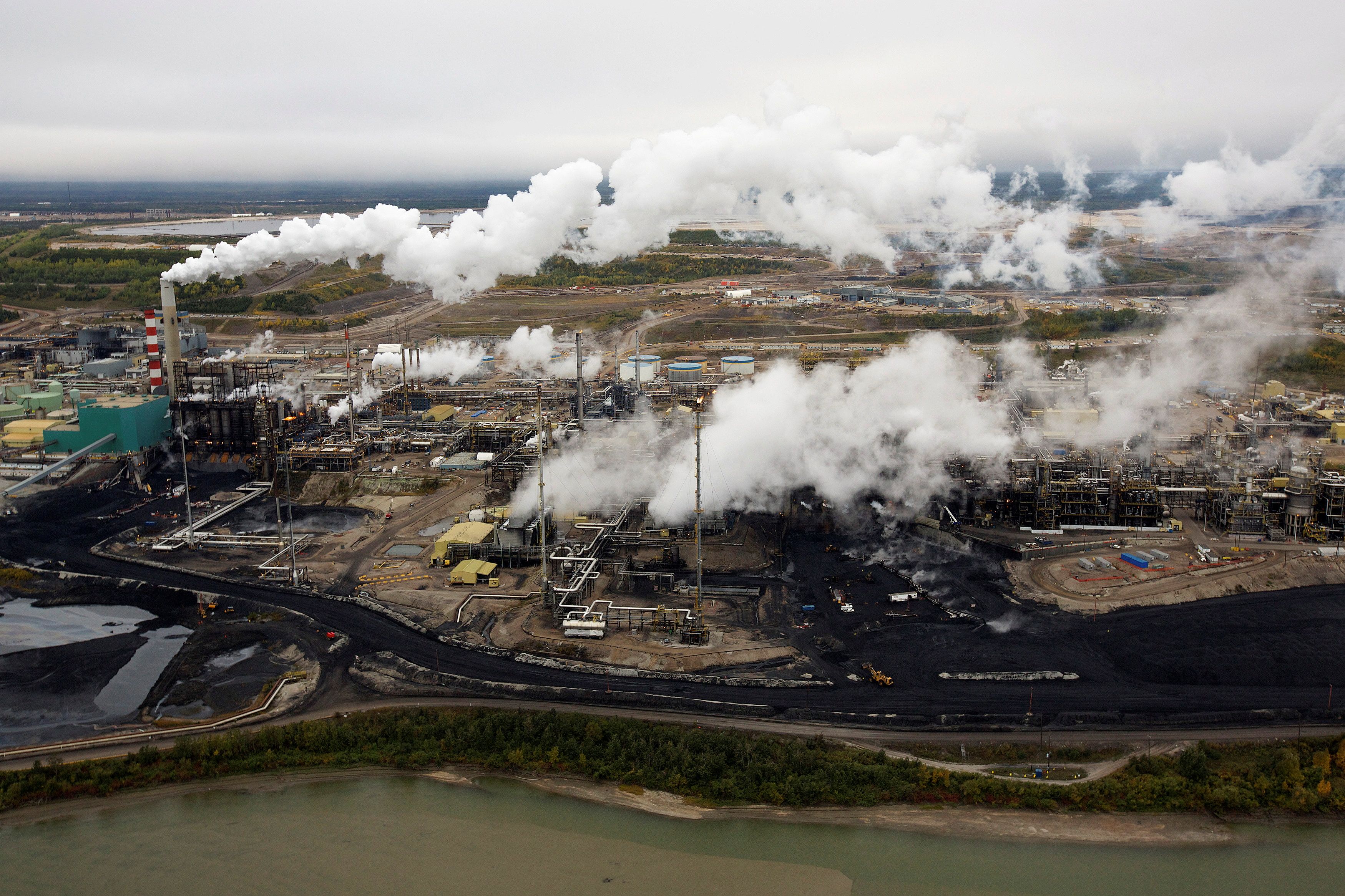 megérteni Két fok nyilvánvaló tar sands complex in alberta Csatahajó ...