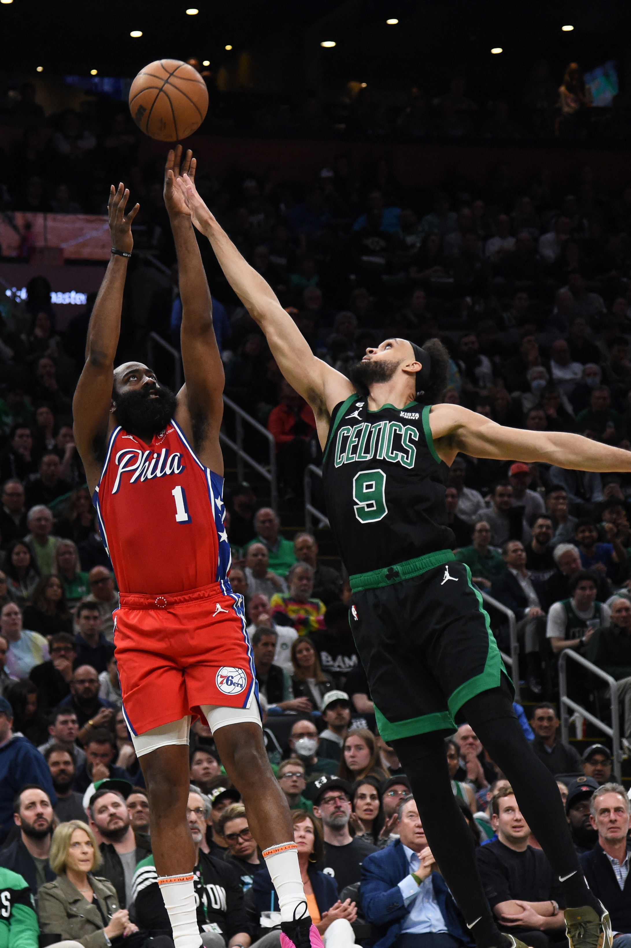 Após atuação de gala, Harden chega gigante para jogo 2 contra Celtics