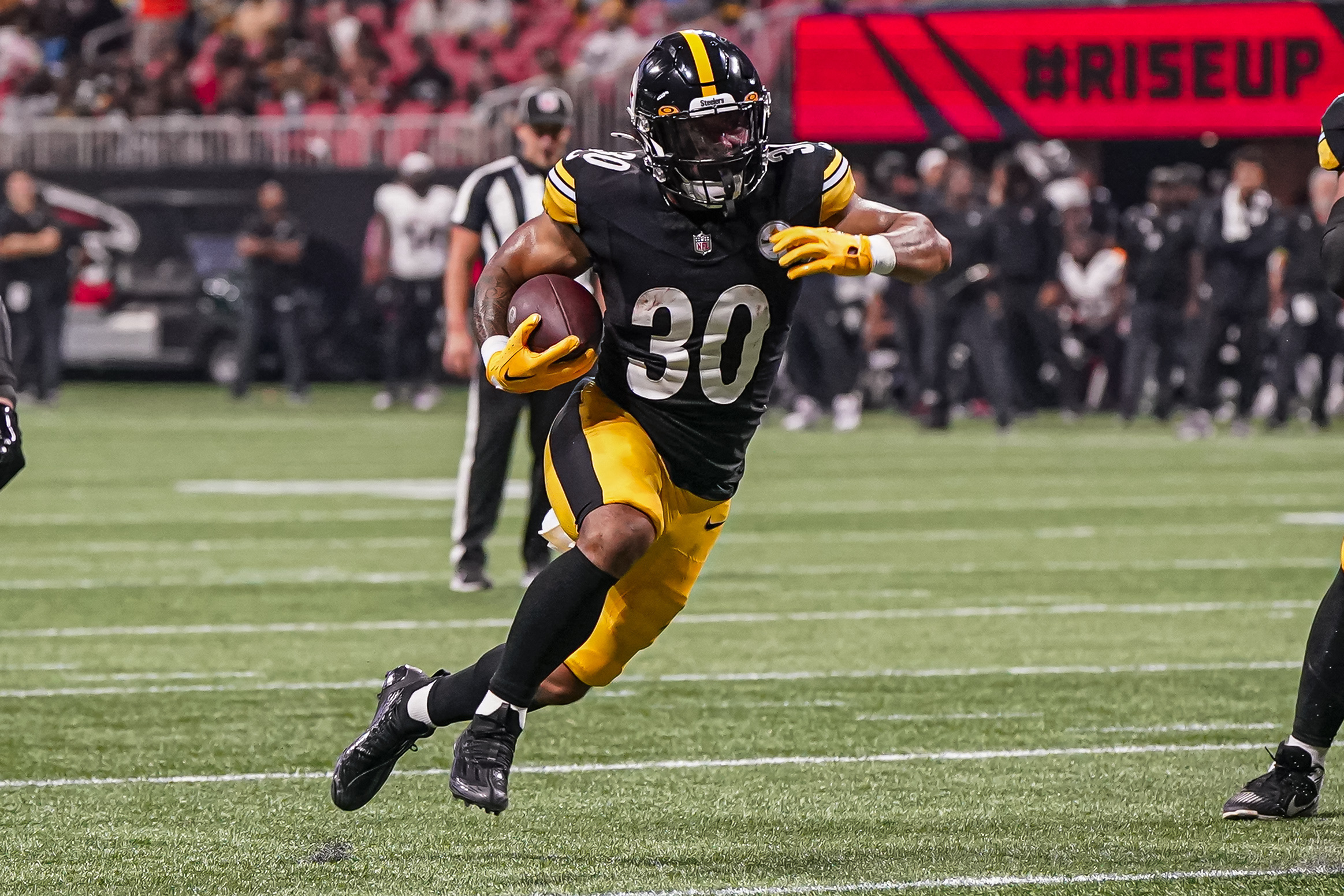 Pittsburgh Steelers quarterback Kenny Pickett throws during the first half  of a preseason NFL football game against the Atlanta Falcons, Thursday,  Aug. 24, 2023, in Atlanta. (AP Photo/Hakim Wright Stock Photo - Alamy