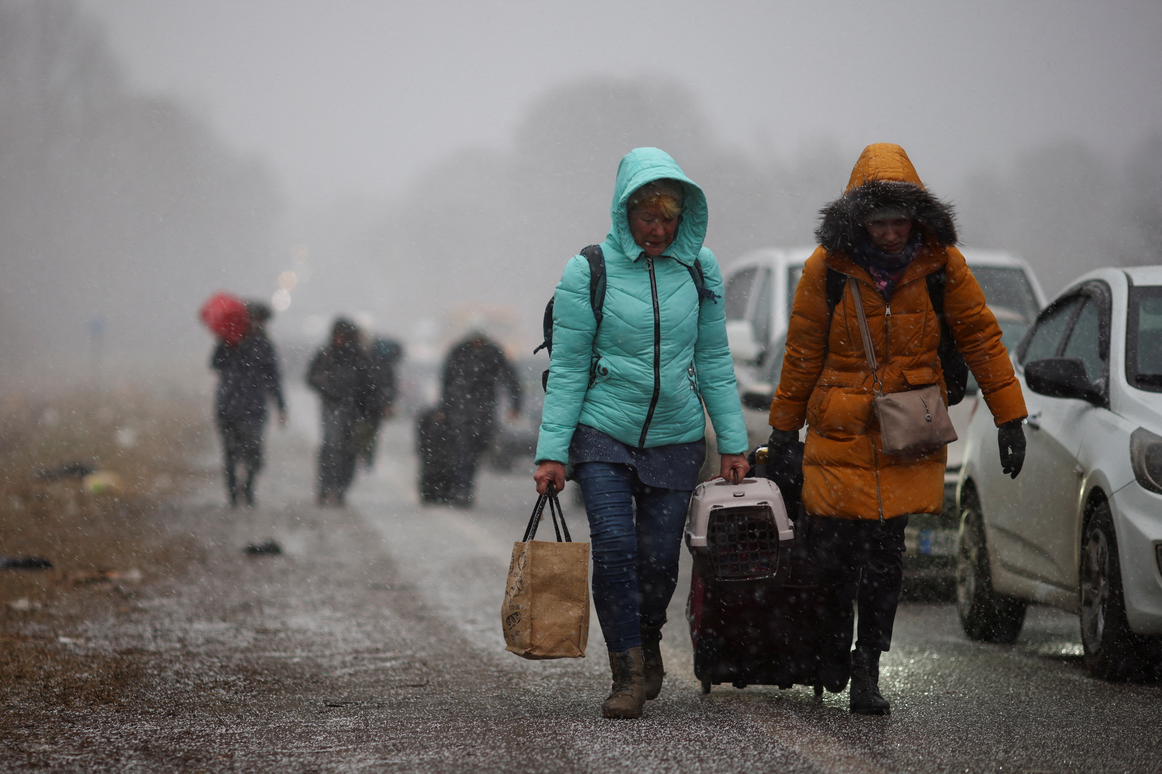 People fleeing Russian invasion of Ukraine head toward Shehyni border crossing
