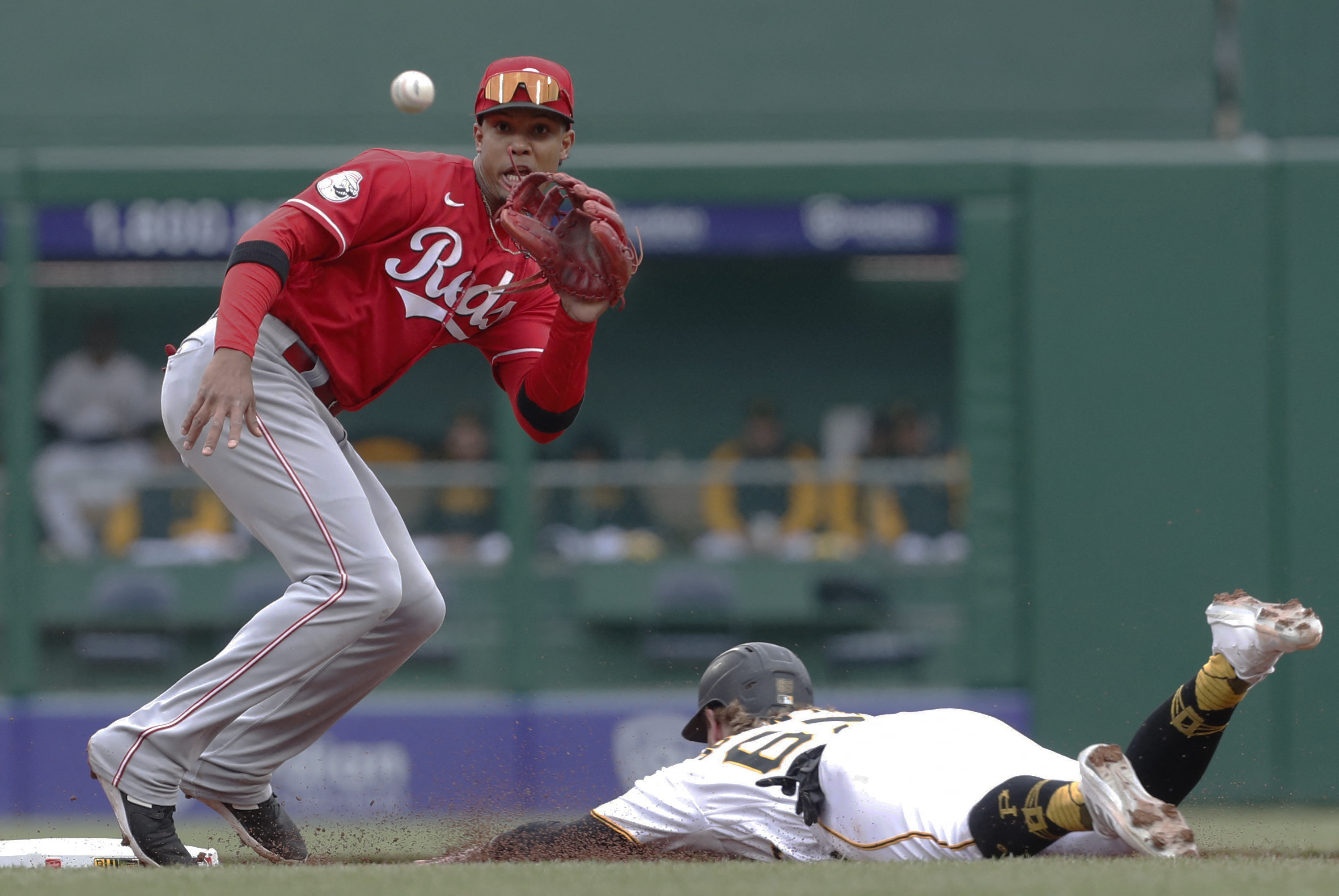 Vince Velasquez strikes out 10 as Pirates sweep Reds for 7th straight win,  move into 1st place