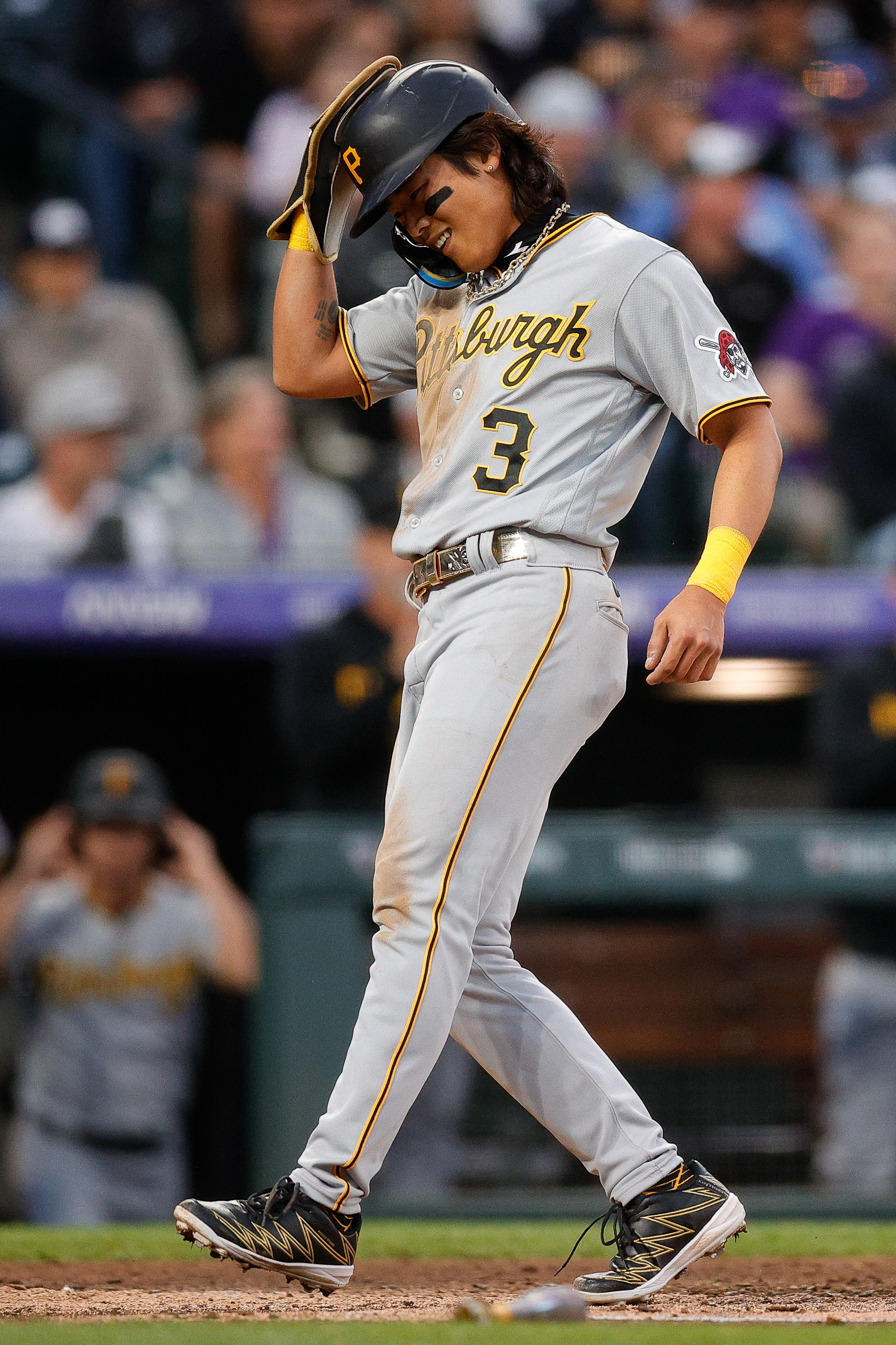 Pirates jump on Rockies early, cruise to 14-3 rout