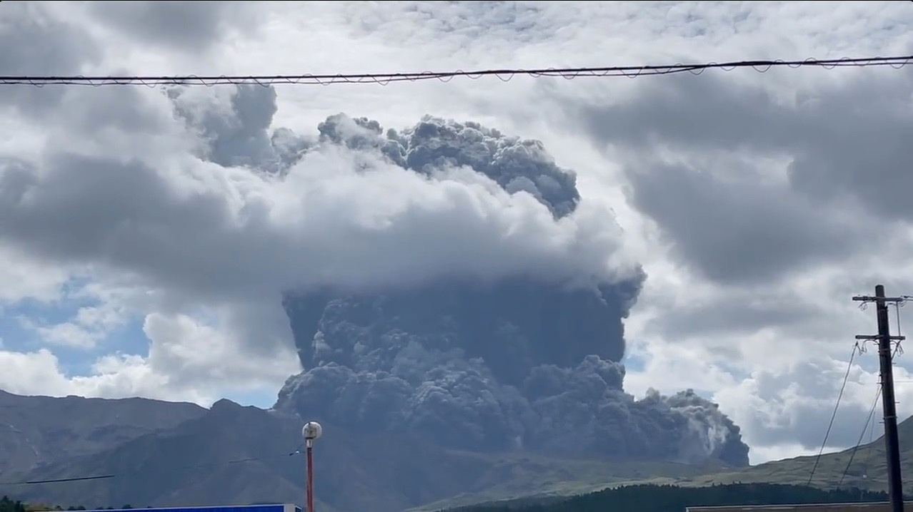 Smoke and ash are seen during an eruption on Mount Aso, a volcano in Kumamoto, Kyushu, Japan October 20, 2021, in this still image obtained from video. Courtesy of Twitter @ NINJA250_NBYK / Social Media via REUTERS 