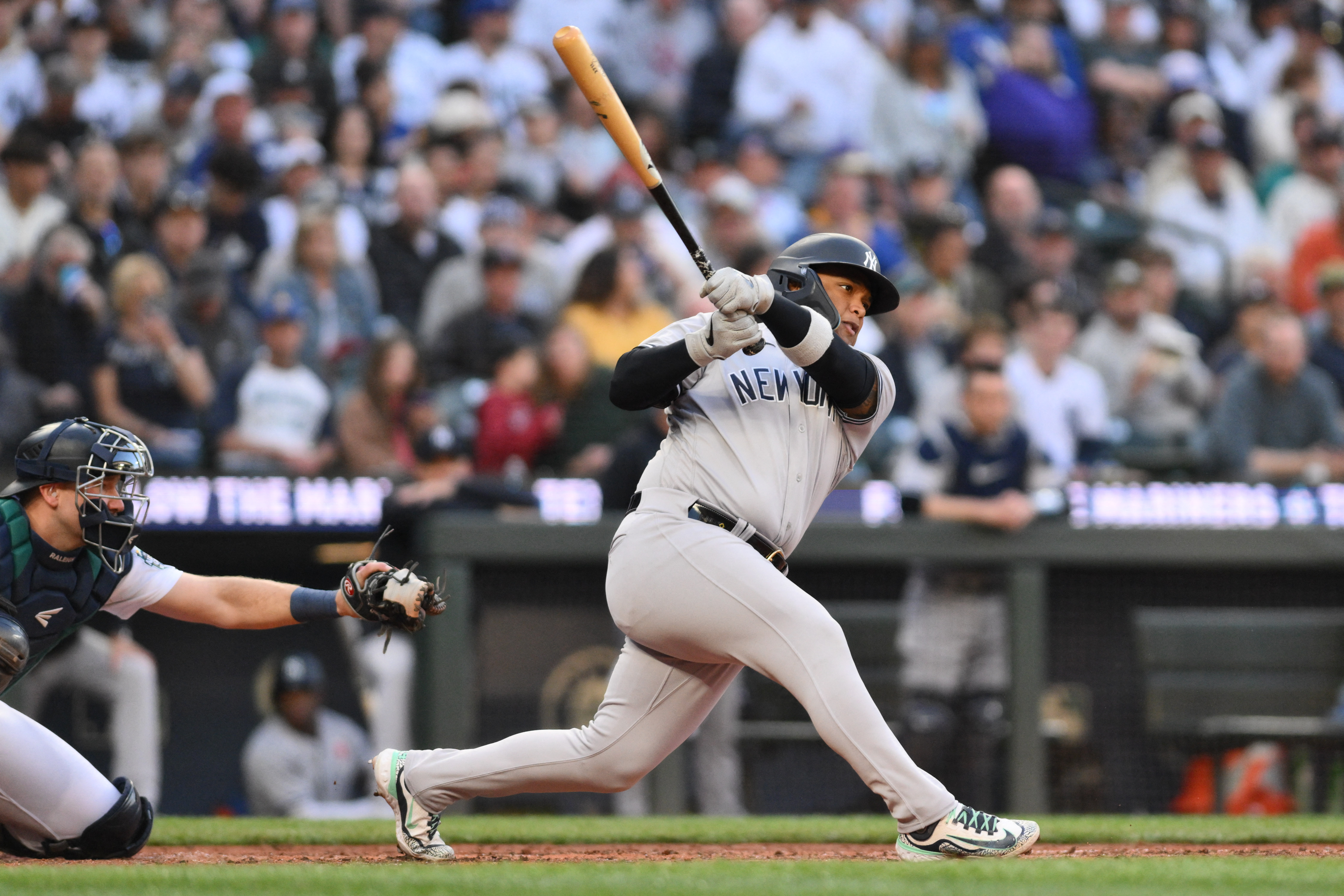 Aar baseball jersey men mlb yankees on Judge homered twice as Yankees beat  Brewers 12-8 to avoid sweep