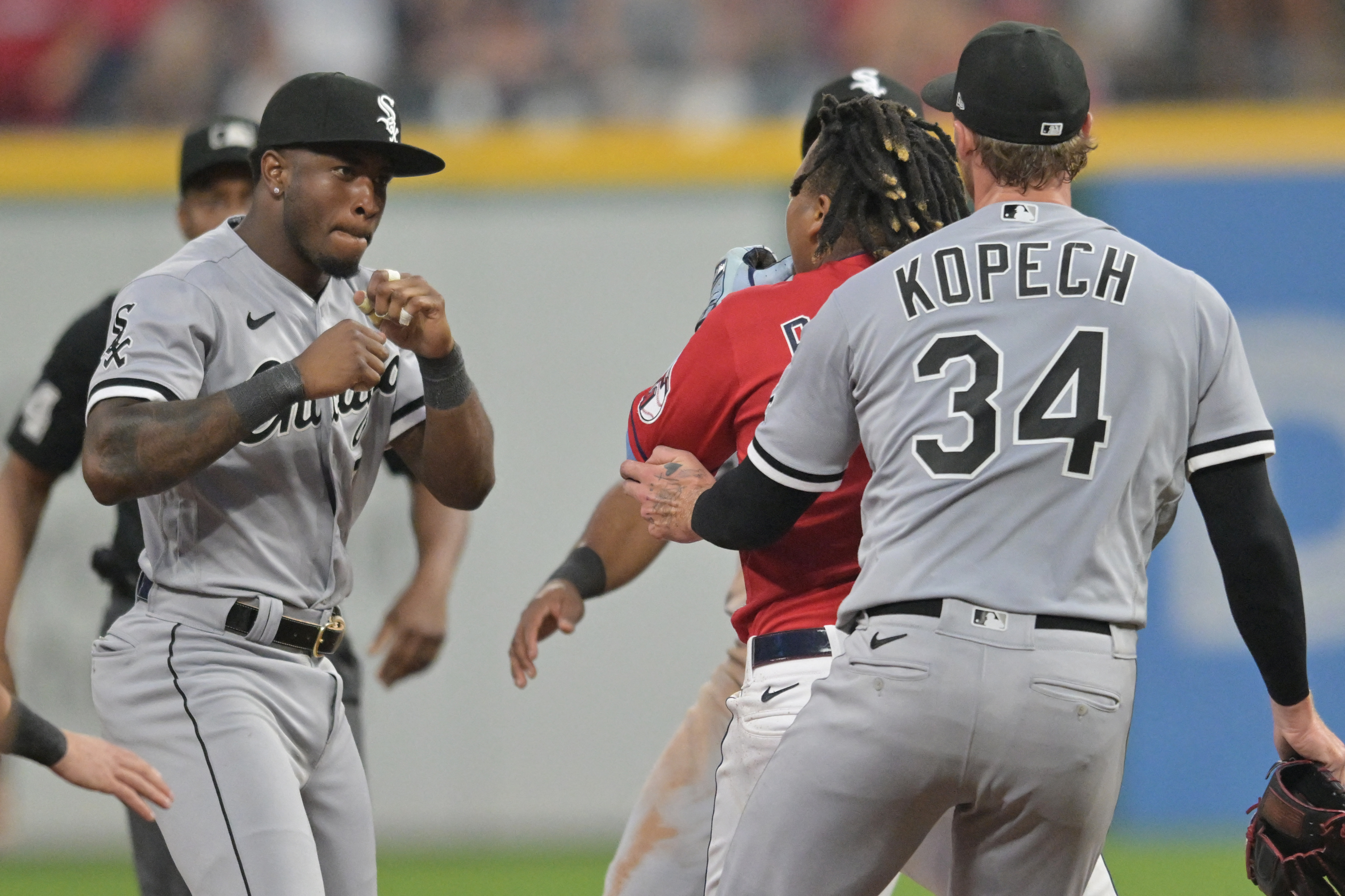 White Sox Fight for Life in Against Twins, Guardians in AL Central - The  New York Times