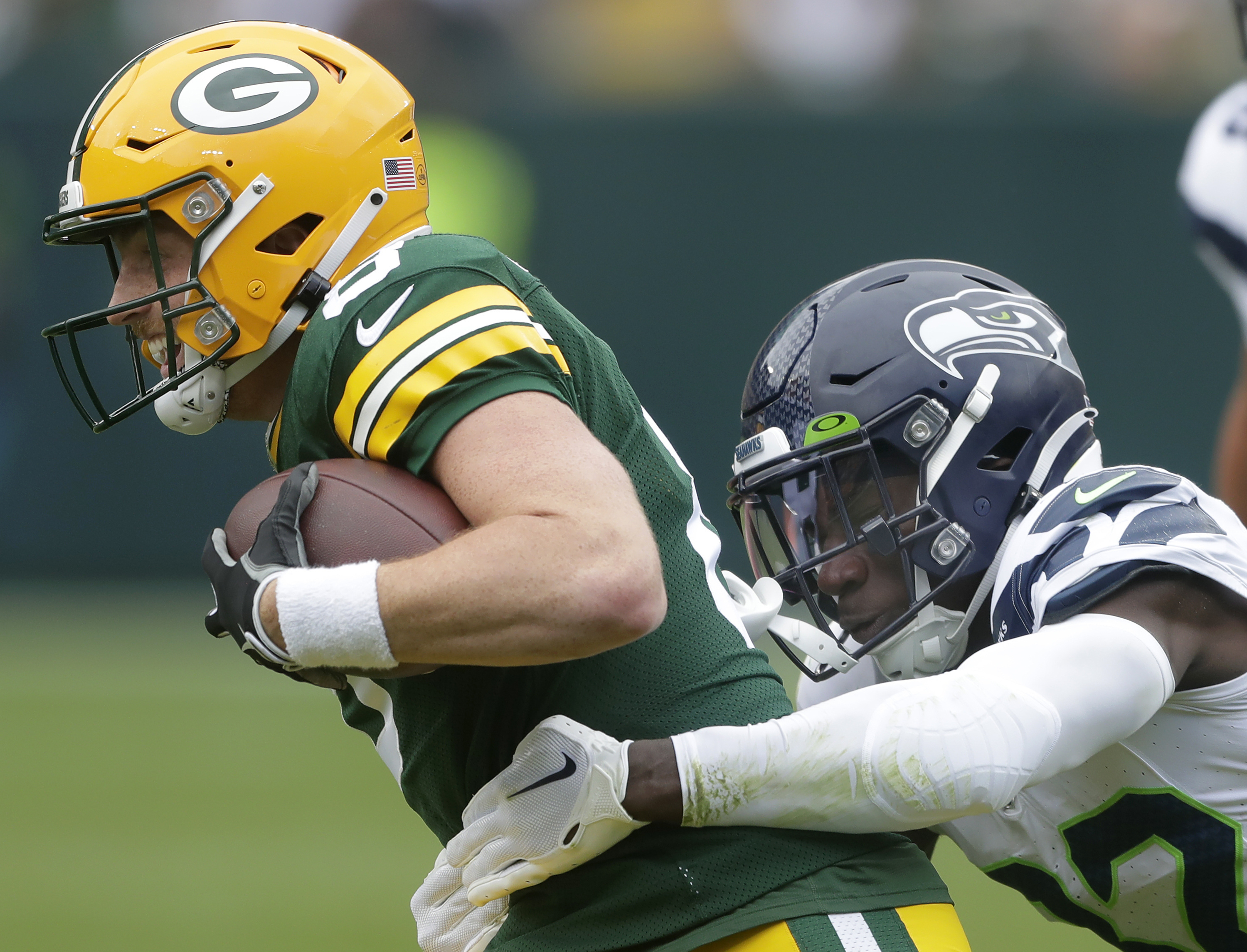 Packers Score Late, Hang On To Defeat Seahawks | Reuters