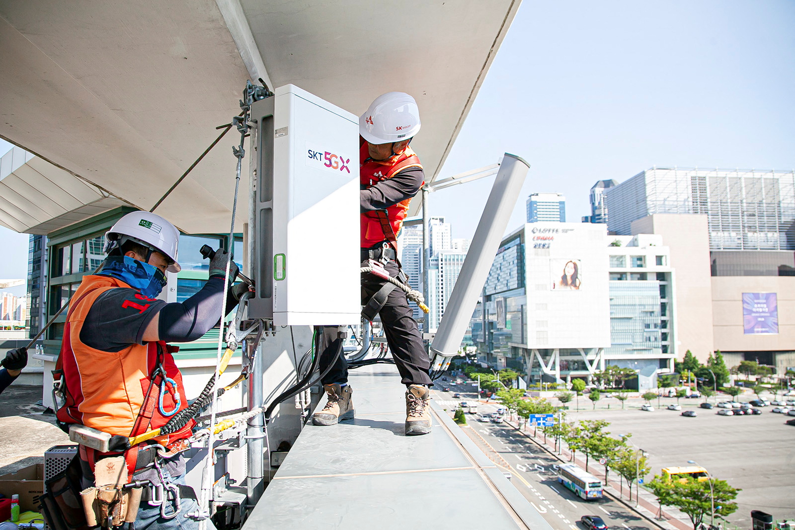 Engineers set up a 5G base station in Seoul