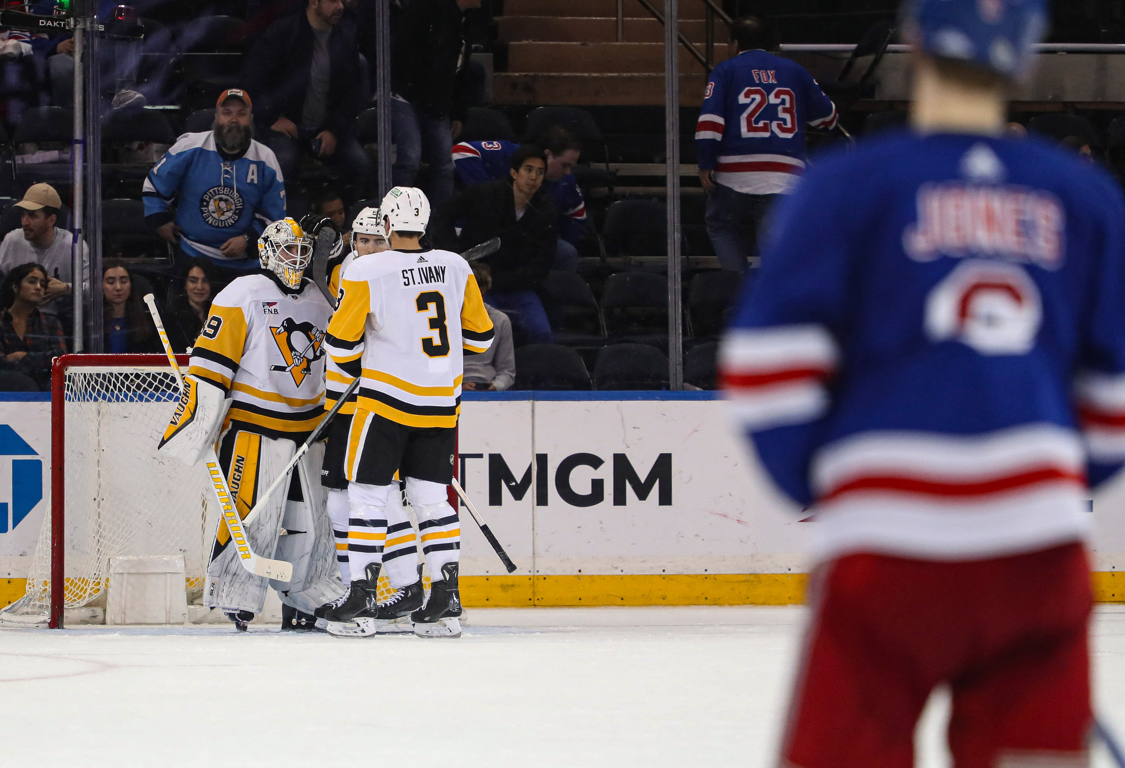 Sidney Crosby (3 Points), Penguins Cool Off Rangers | Reuters