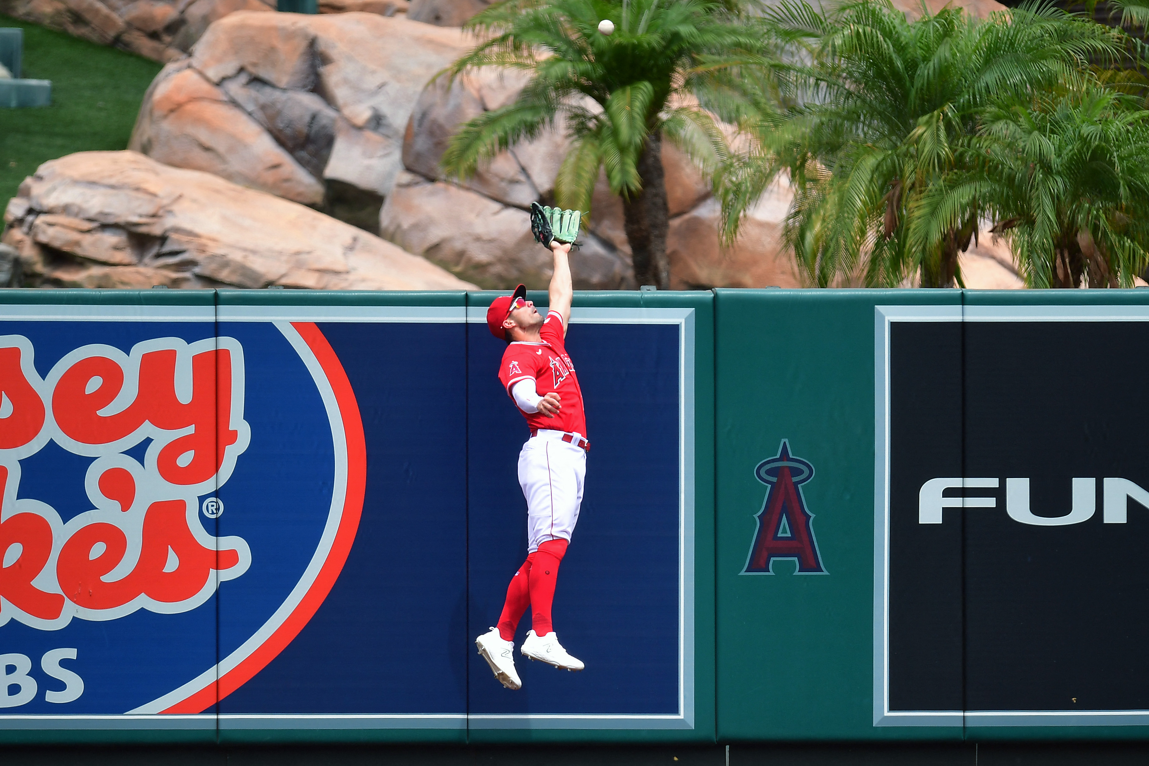 Rays get emphatic split of twin bill with Angels, win 18-4 | Reuters