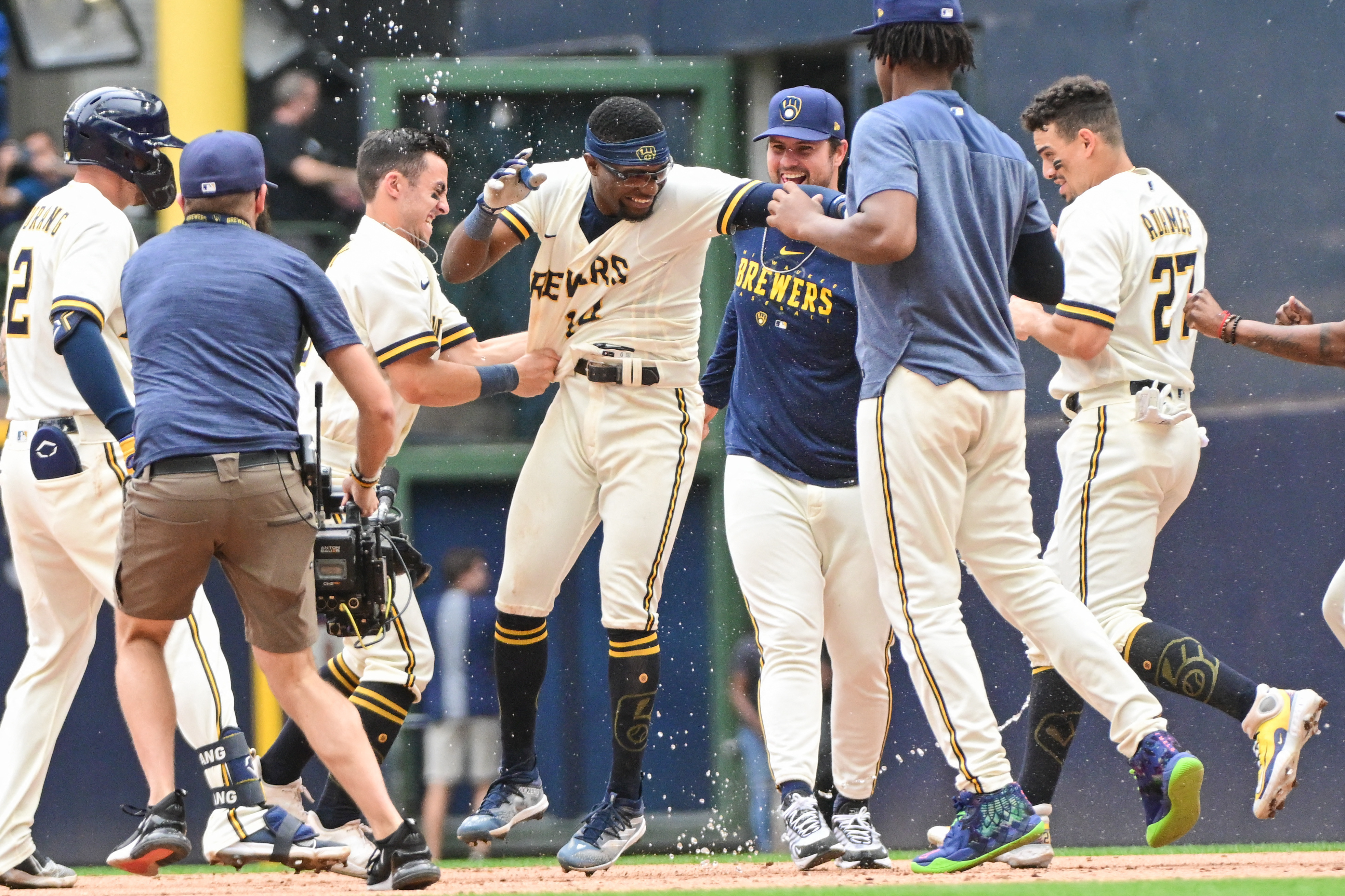 Walkoff homer pushes Brewers to 7-6 win over Rockies in 14 innings – The  Denver Post