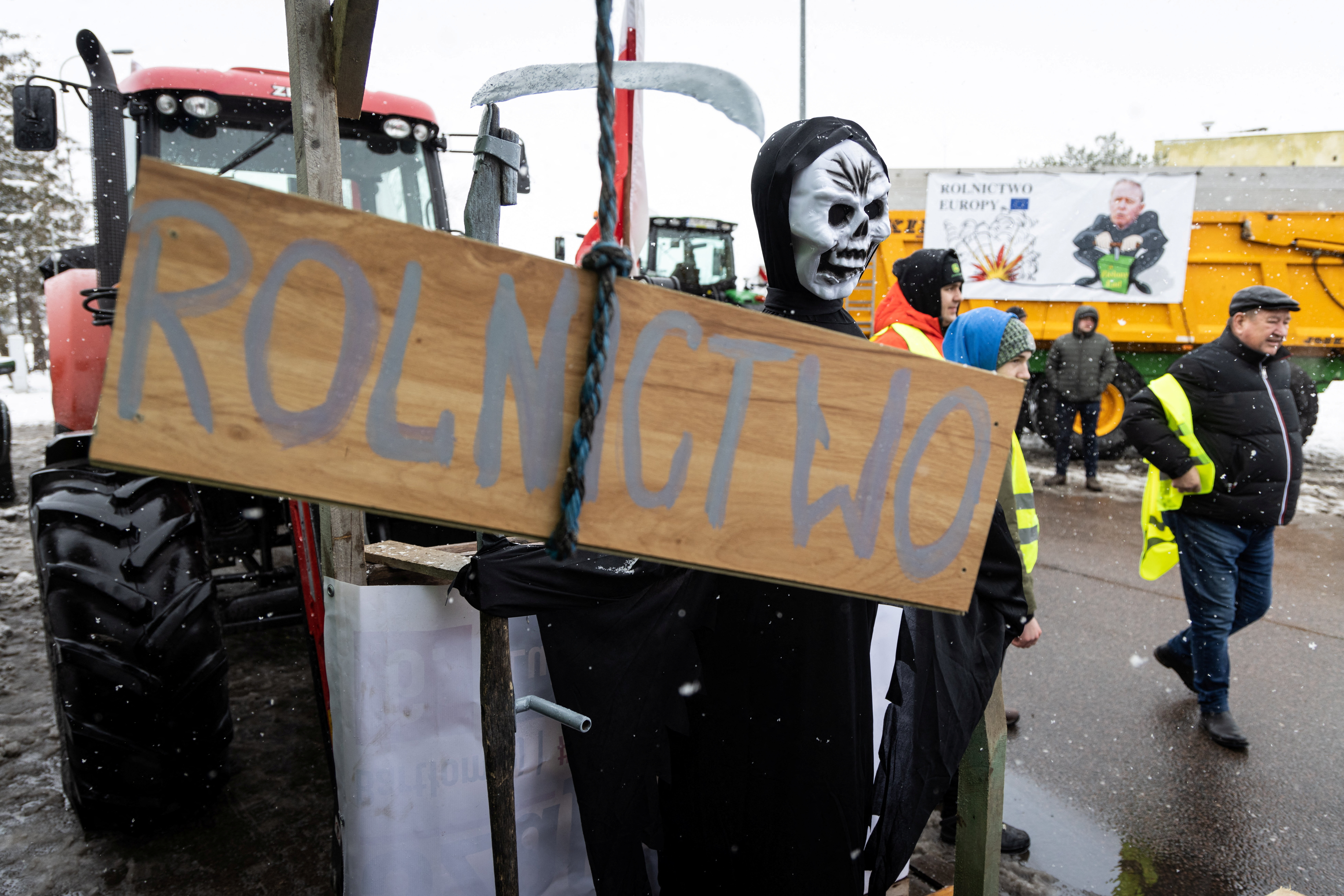 Polish farmers' protests crank up pressure on EU agriculture head | Reuters