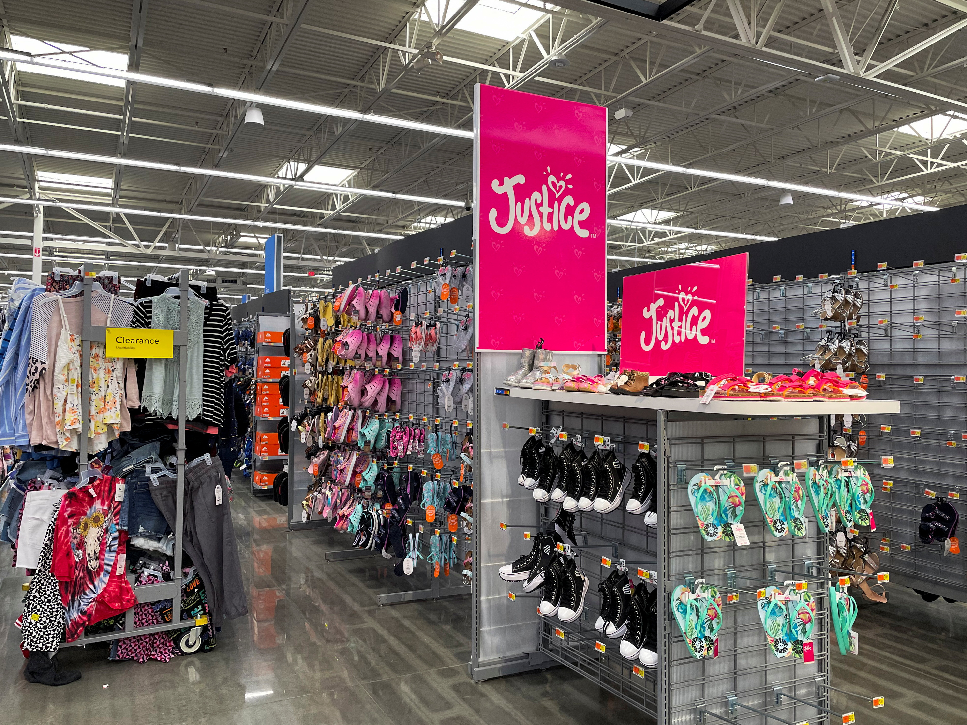 Walmart is selling used clothes in its latest attempt to become a fashion  retailer