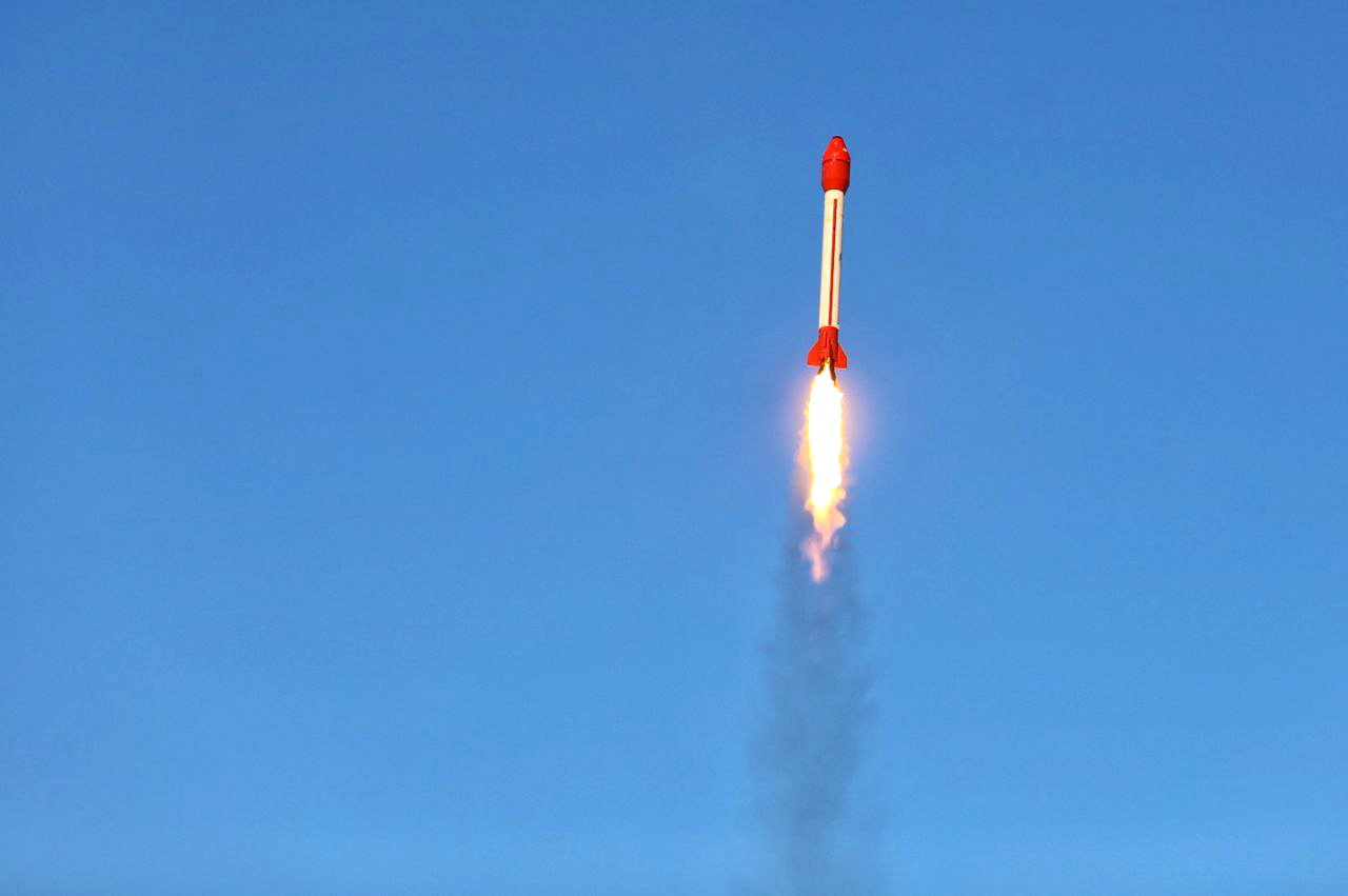 Iran sends up rocket with test living capsule | Reuters