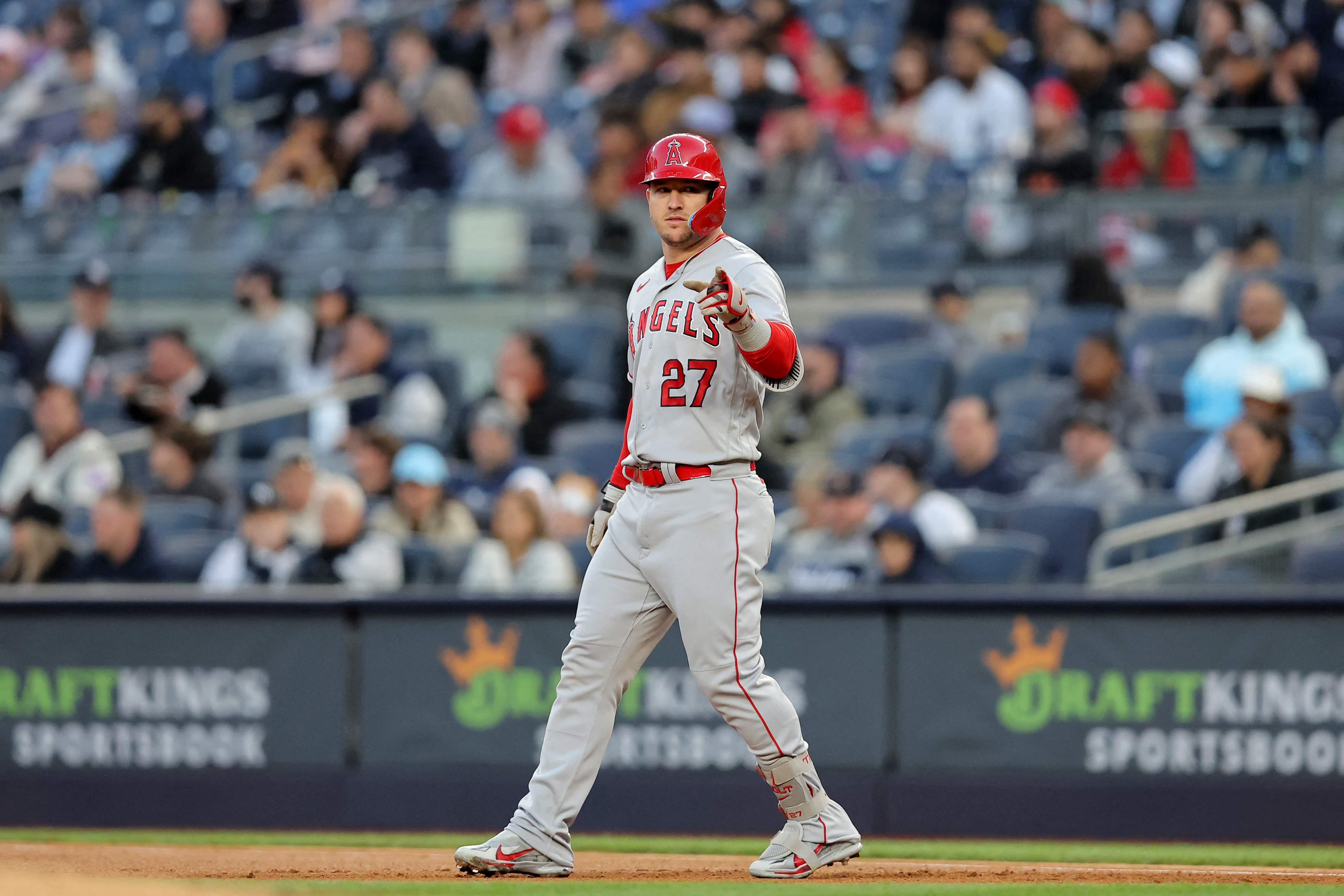 Judge robs Ohtani, hits 2-run HR as Yanks edge Angels in 10