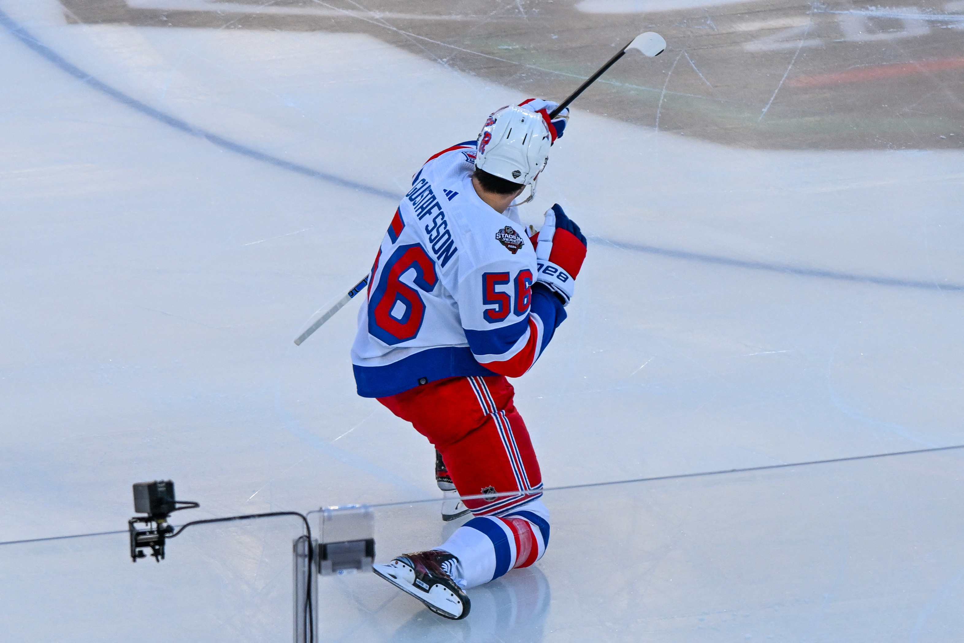 Rangers Soak Up First Taste of Stadium Series