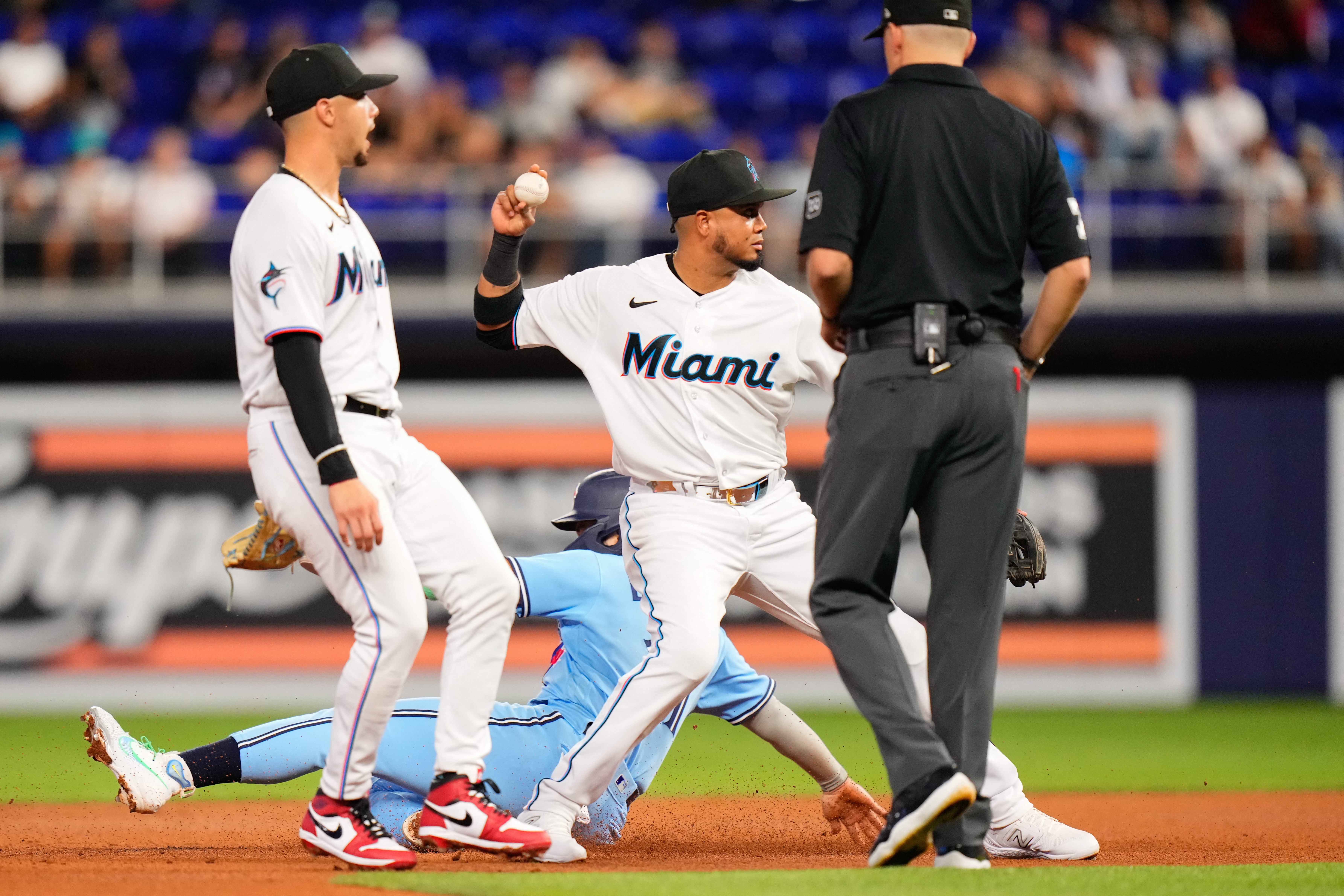 Miami Marlins reveal new uniforms for 2019
