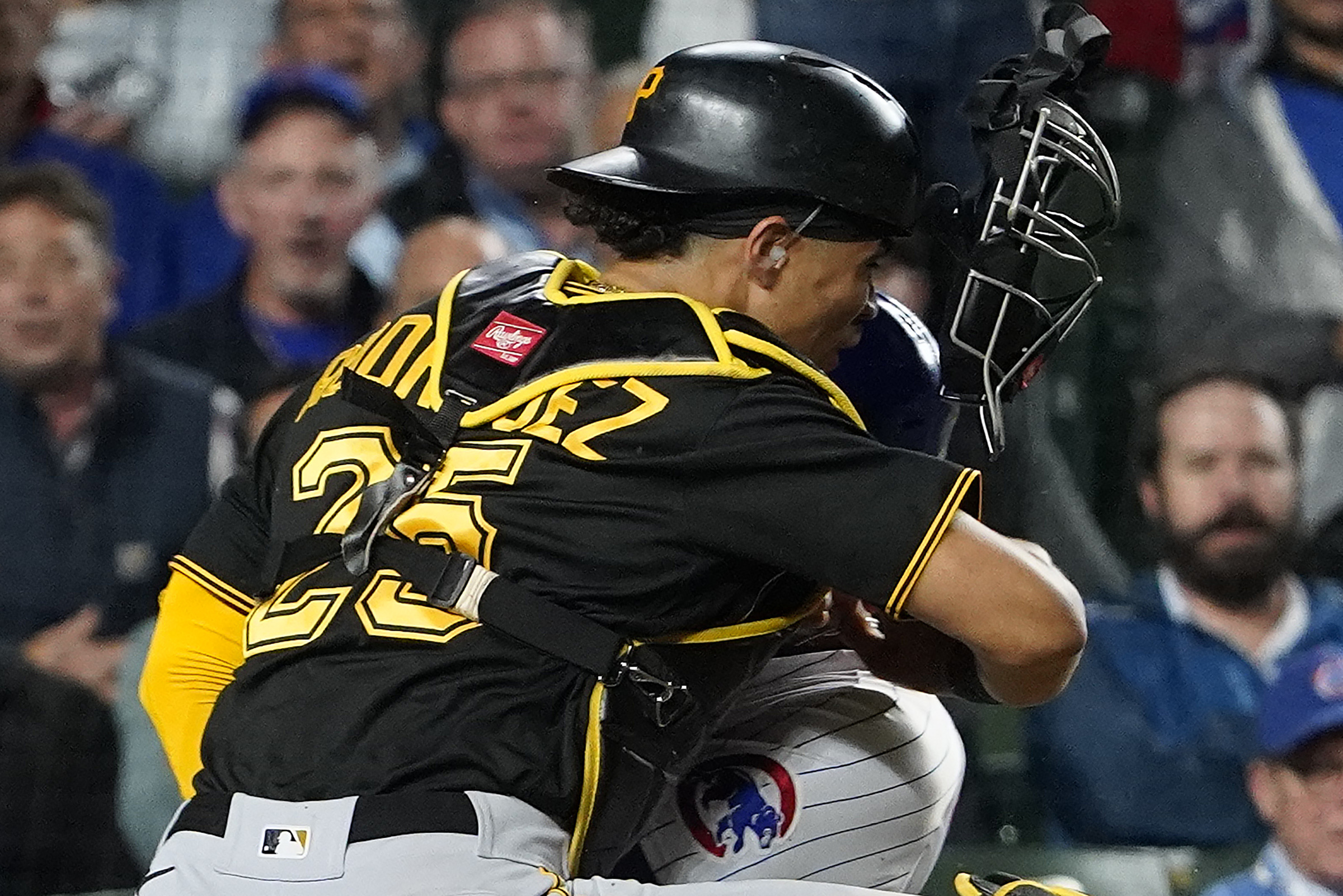 Alexander Canario hits grand slam and Cubs rout Pirates - CBS Chicago