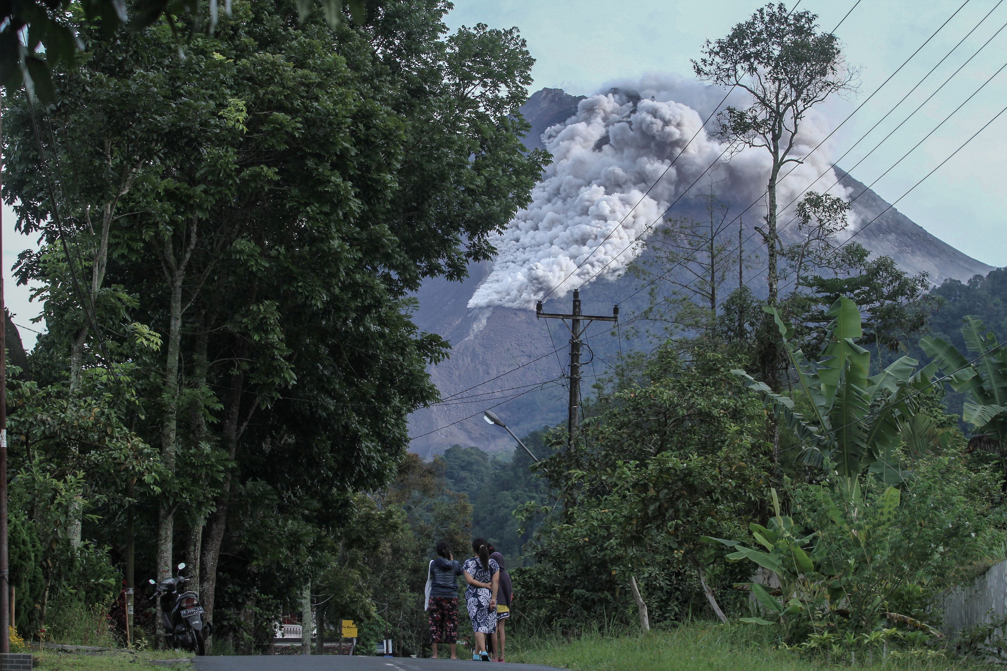 Indonesia's Mount Merapi volcano erupts, spews clouds of ash | Reuters