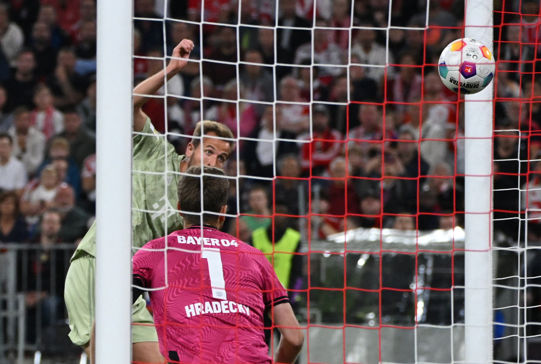 Leverkusen Snatch 2-2 Draw At Bayern With Stoppage-time Penalty | Reuters