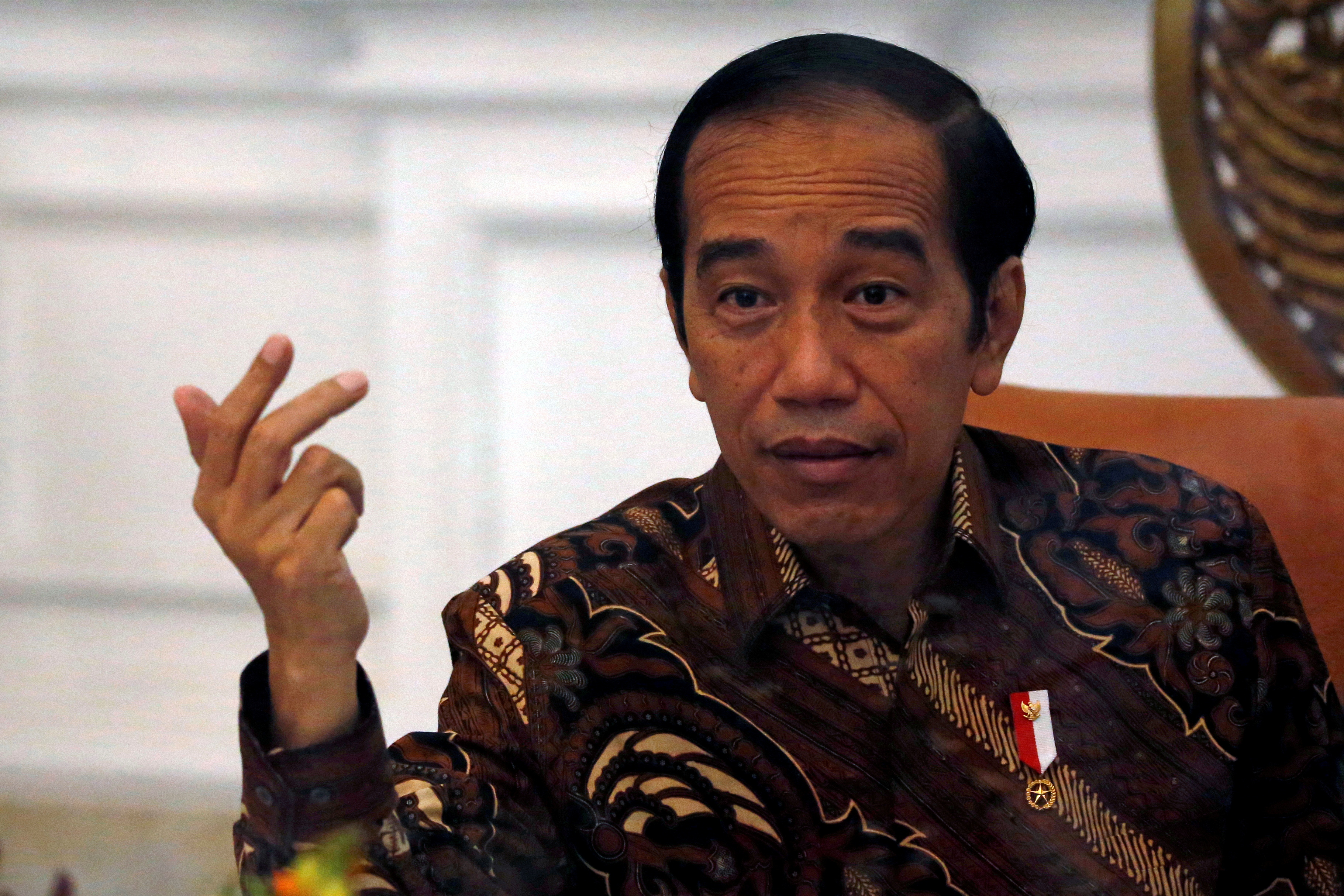 Indonesian President Joko Widodo gestures during an interview with Reuters at the presidential palace in Jakarta, Indonesia, November 13, 2020. REUTERS/Willy Kurniawan/File Photo