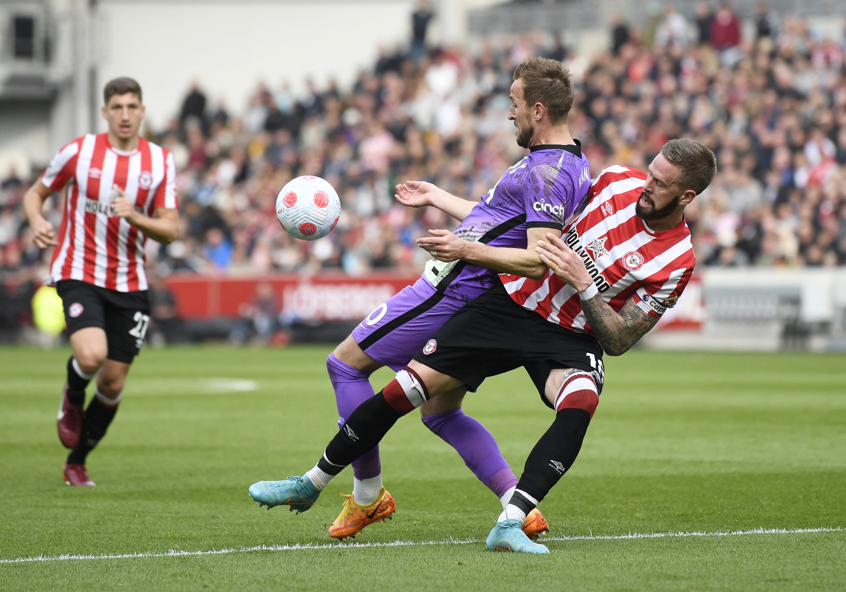 Stuttering Tottenham Held By Brentford In Stalemate | Reuters