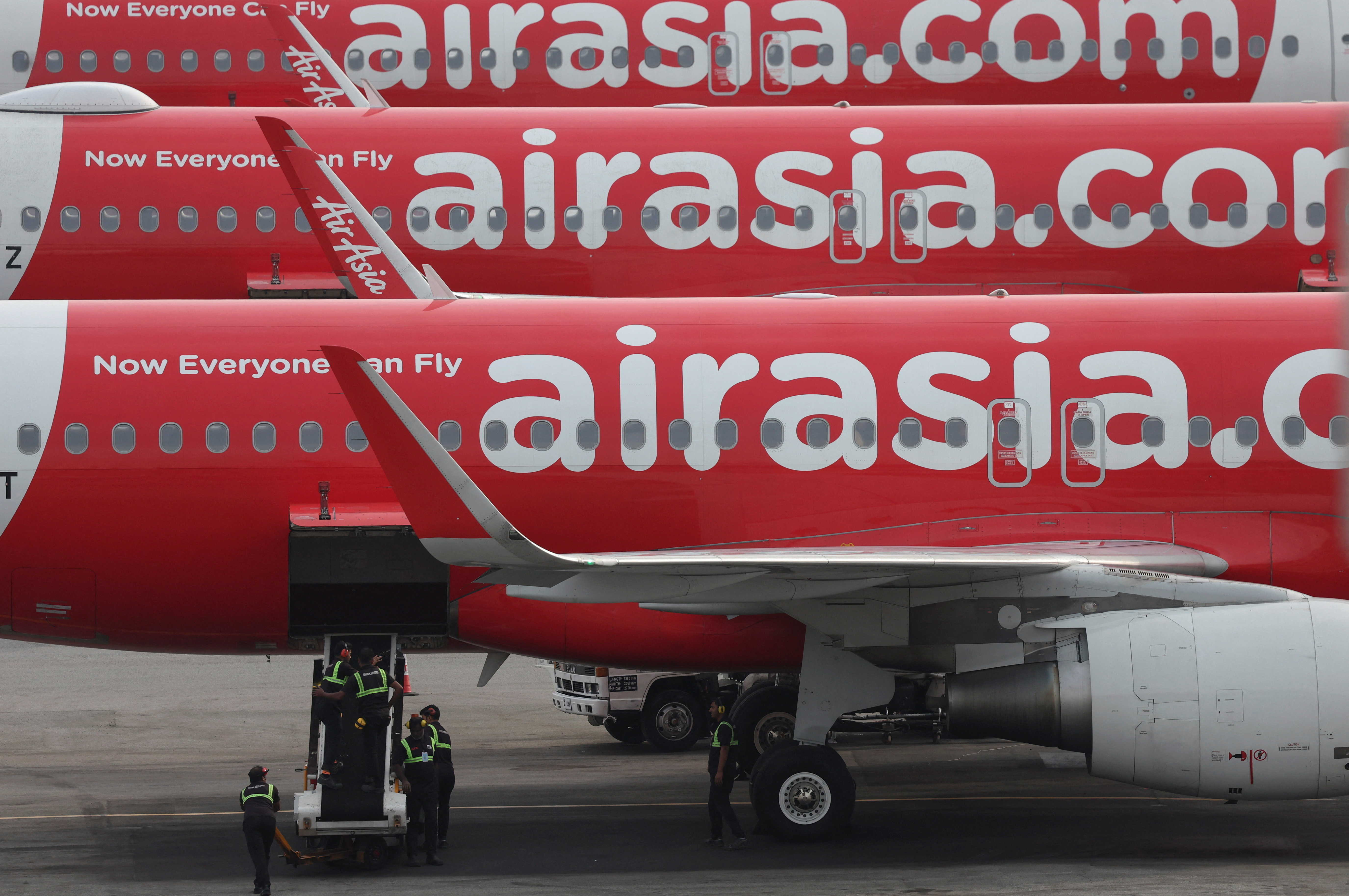 AirAsia X targets up to $600 million debt restructuring after combining  airlines | Reuters