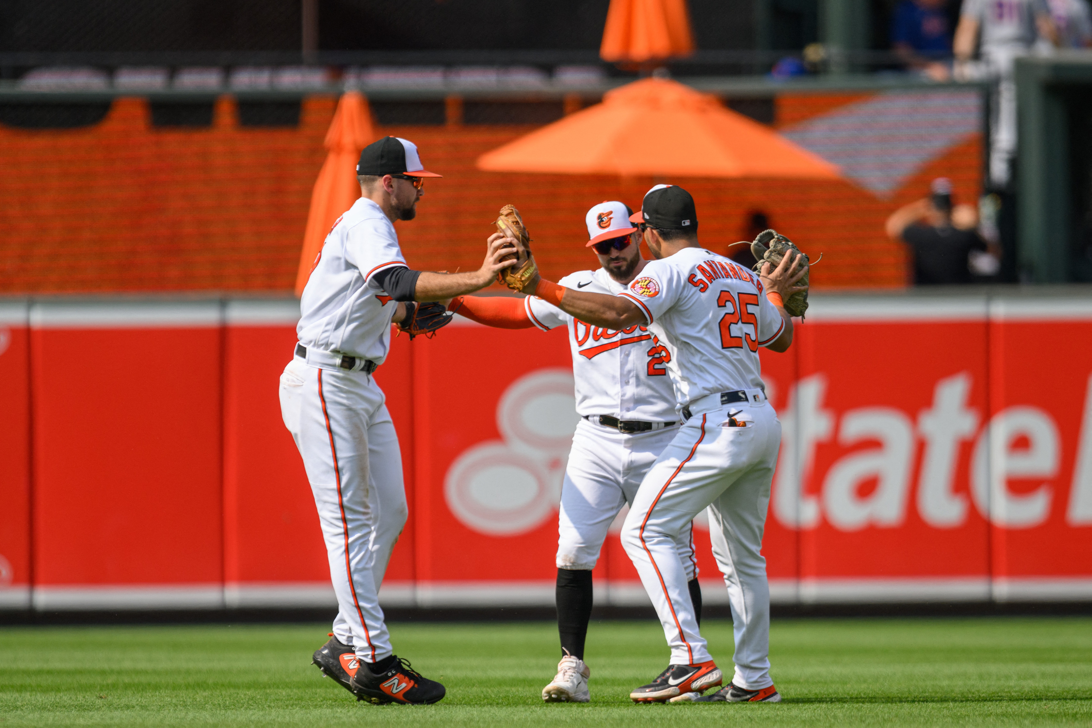 Orioles put away Mets 2-0 to finish sweep