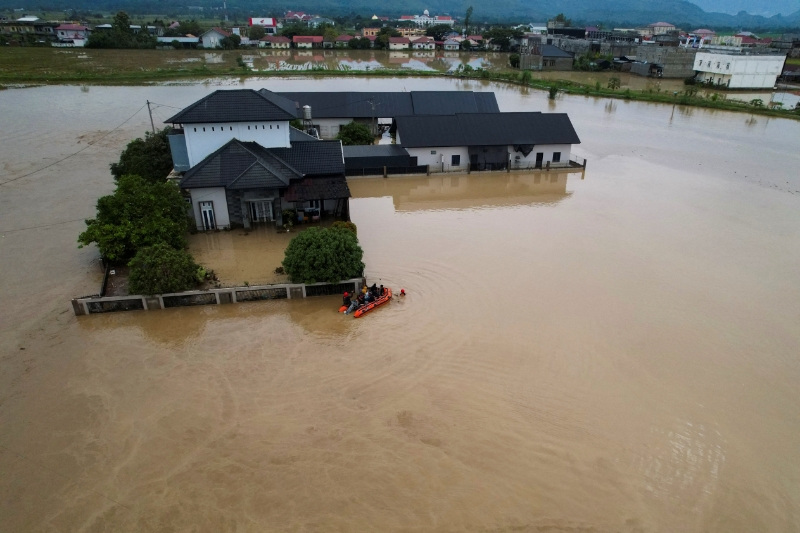 洪水の跡 東南アジアの洪水、死者241人に 救助・復旧活動急ぐ | ロイター