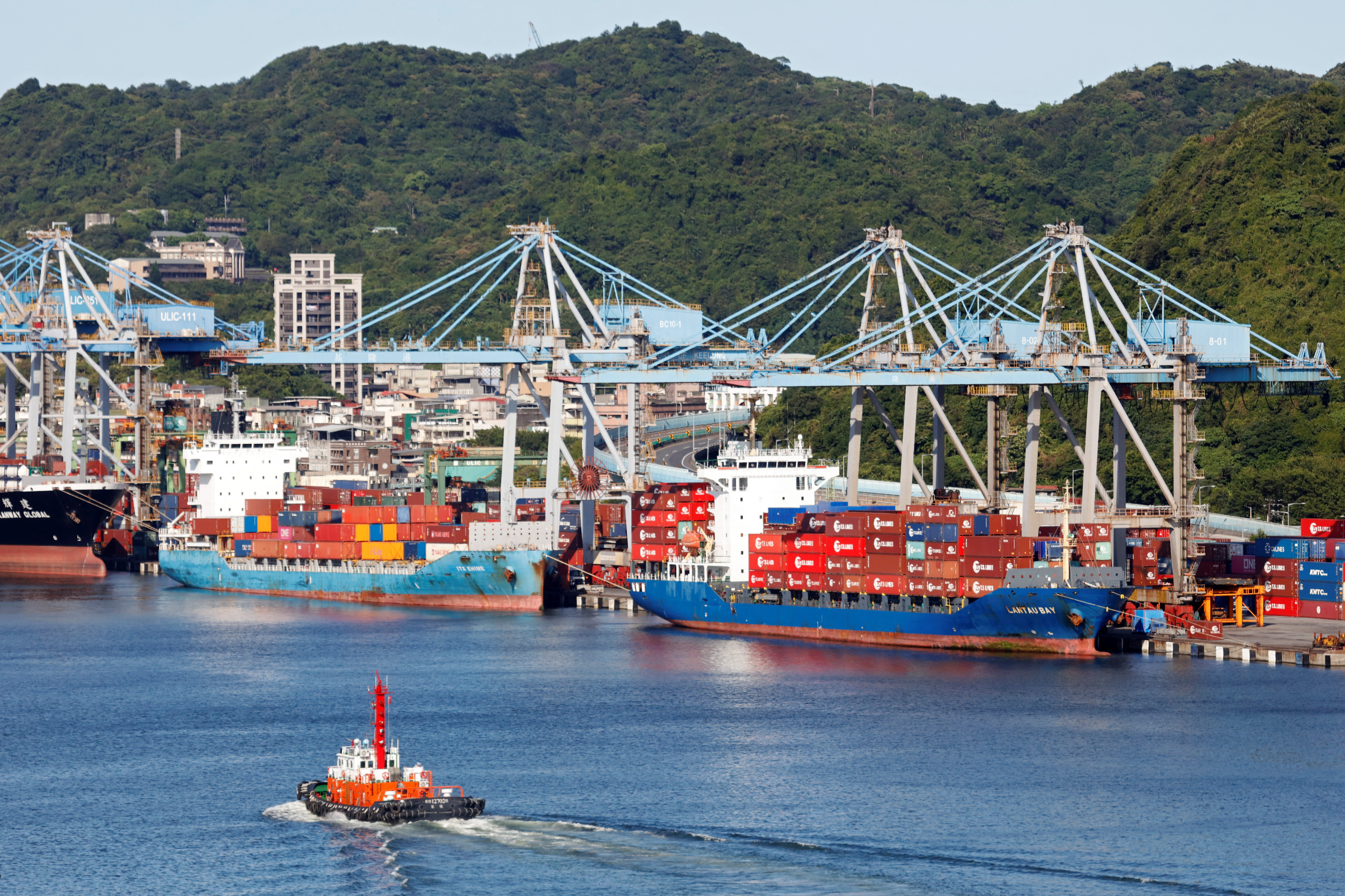 Container ships in Keelung