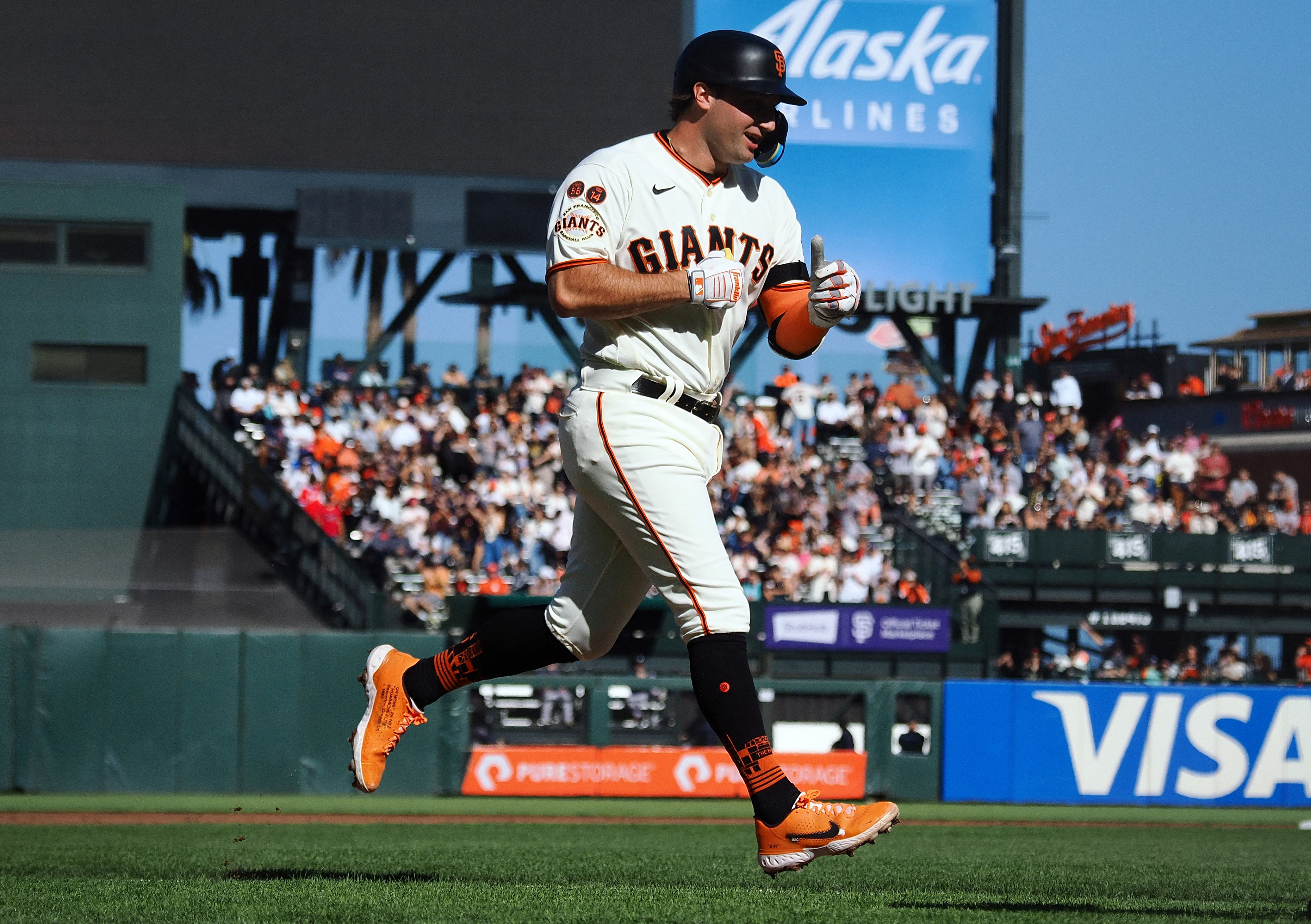 Giants stage comeback, force extra innings, avoid the sweep