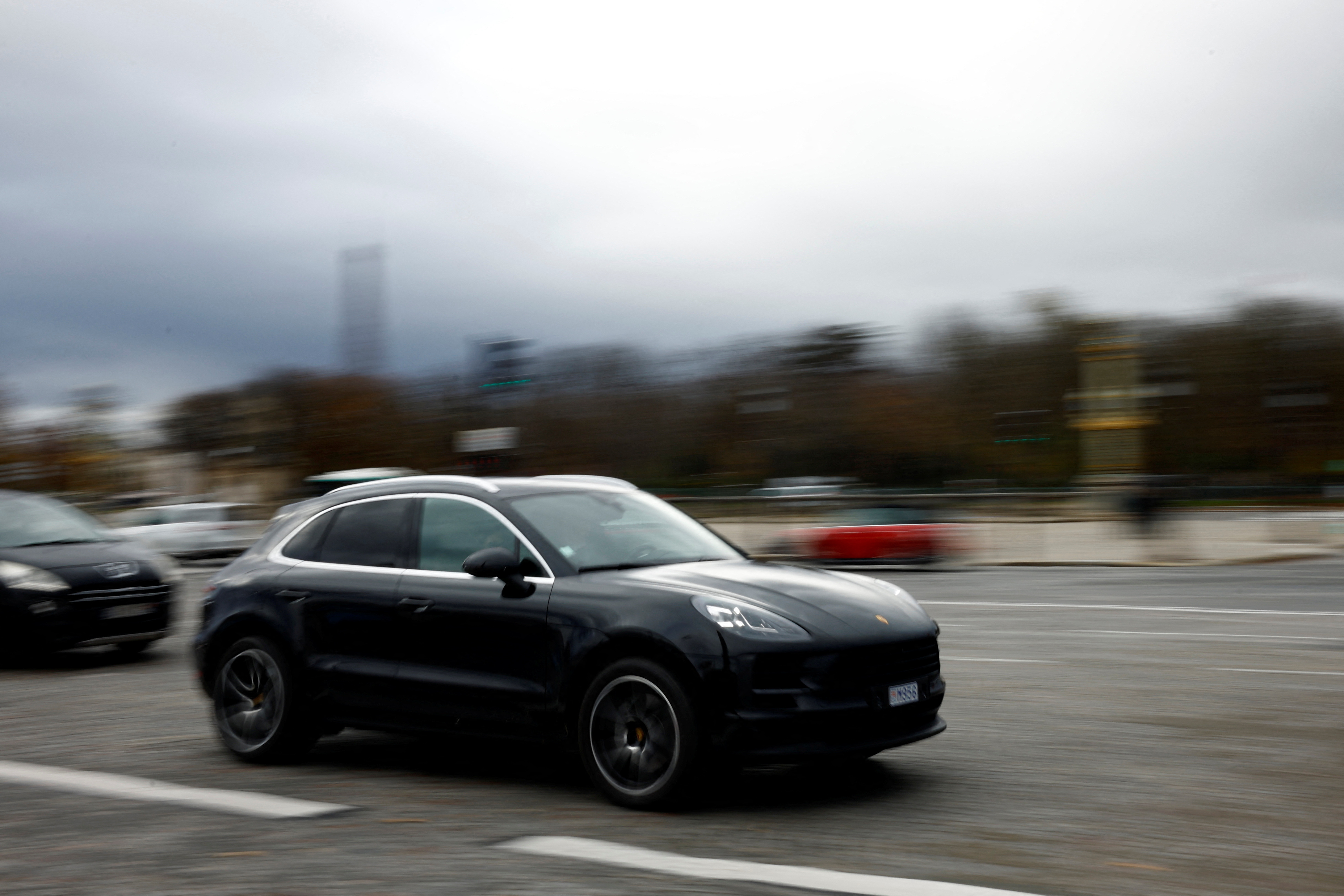 Paris wants to drive out large SUVs by increasing parking fees