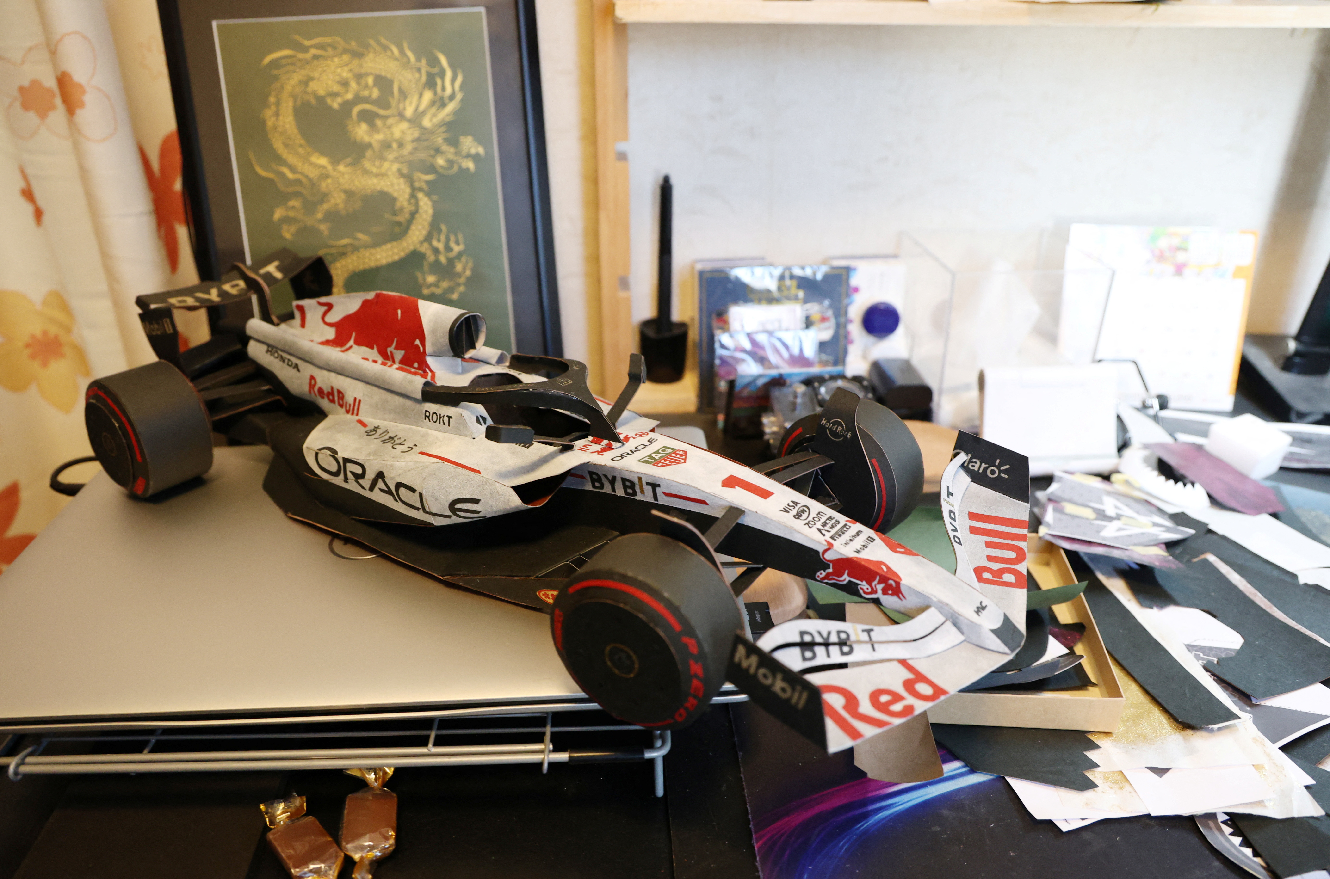 Ilustrasi sirkuit dan budaya balap Jepang yang terinspirasi dari F1