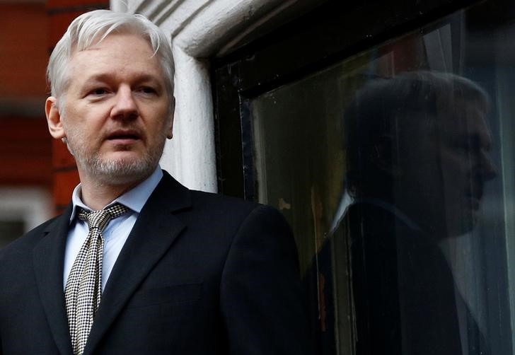 WikiLeaks-Gründer Julian Assange hält eine Rede vom Balkon der ecuadorianischen Botschaft im Zentrum Londons