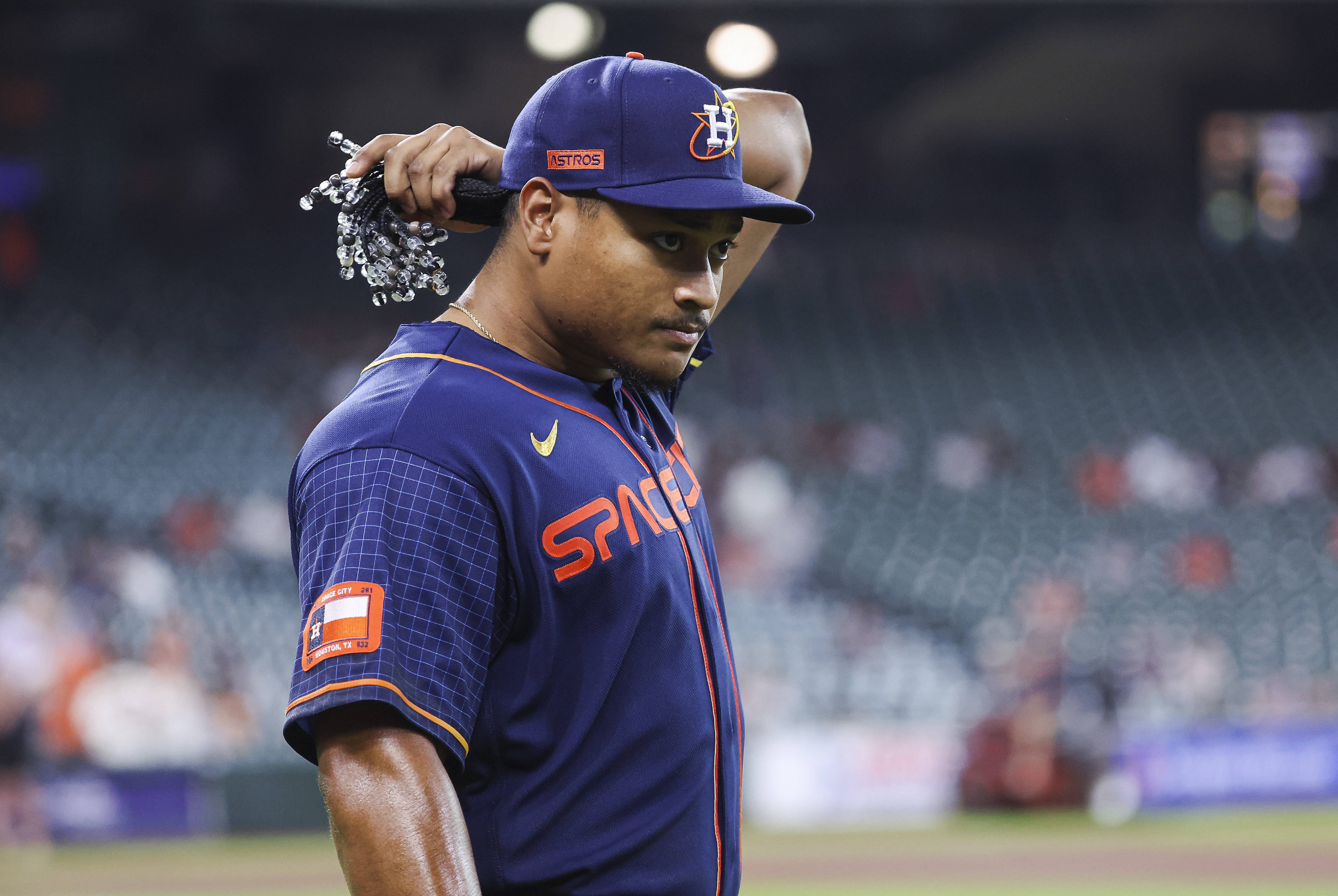 Luis Garcia exits early, but Astros still handle Giants