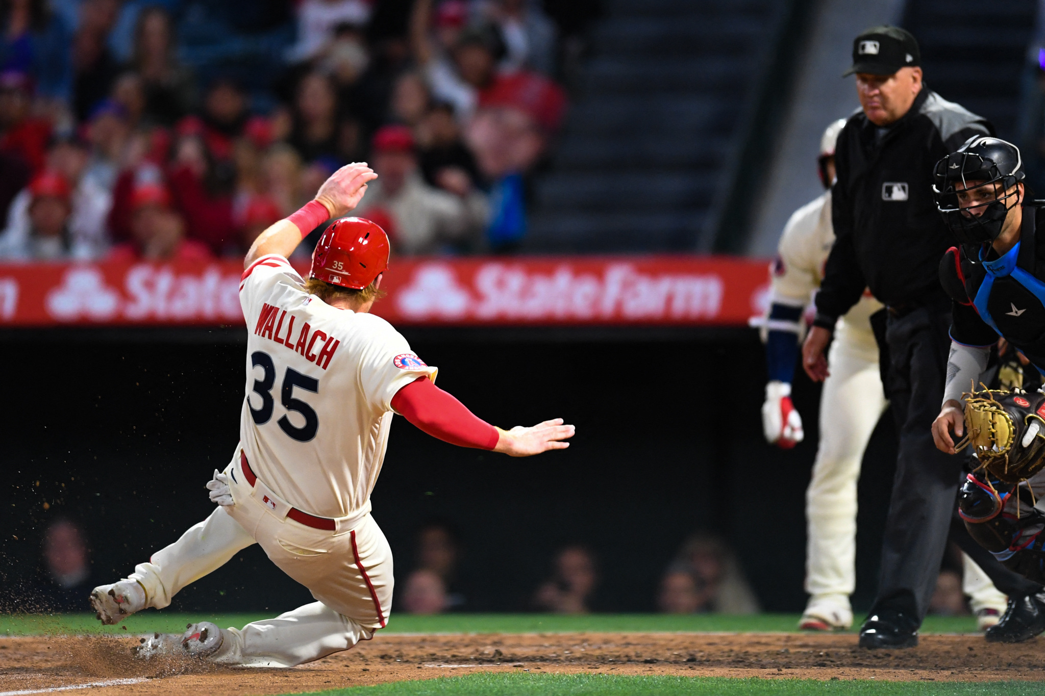 Marlins pile up 16 hits in victory over Angels