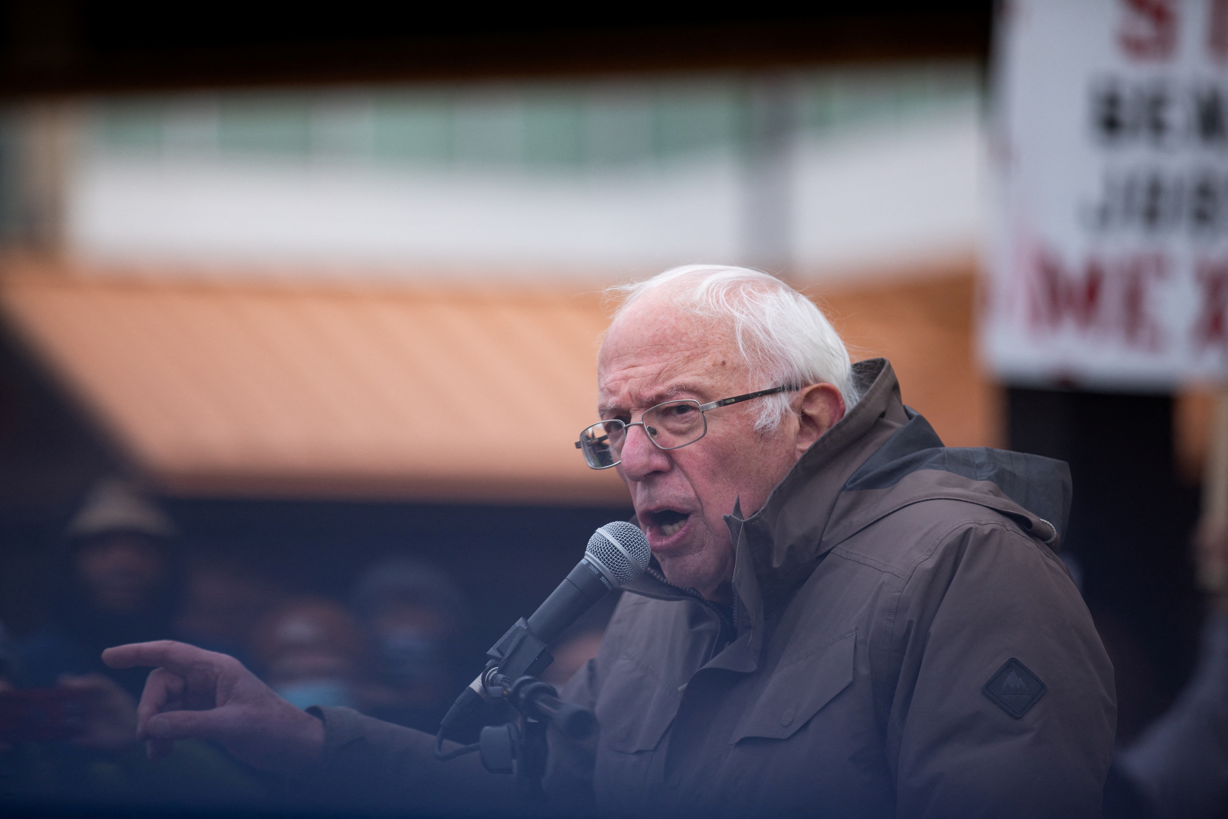 Bernie Sanders shows up to support striking Kellogg workers