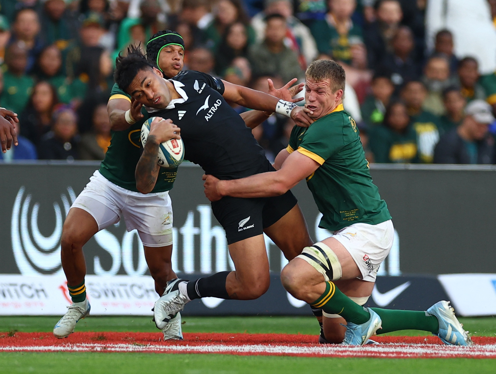 Springboks leave it late to edge out All Blacks | Reuters