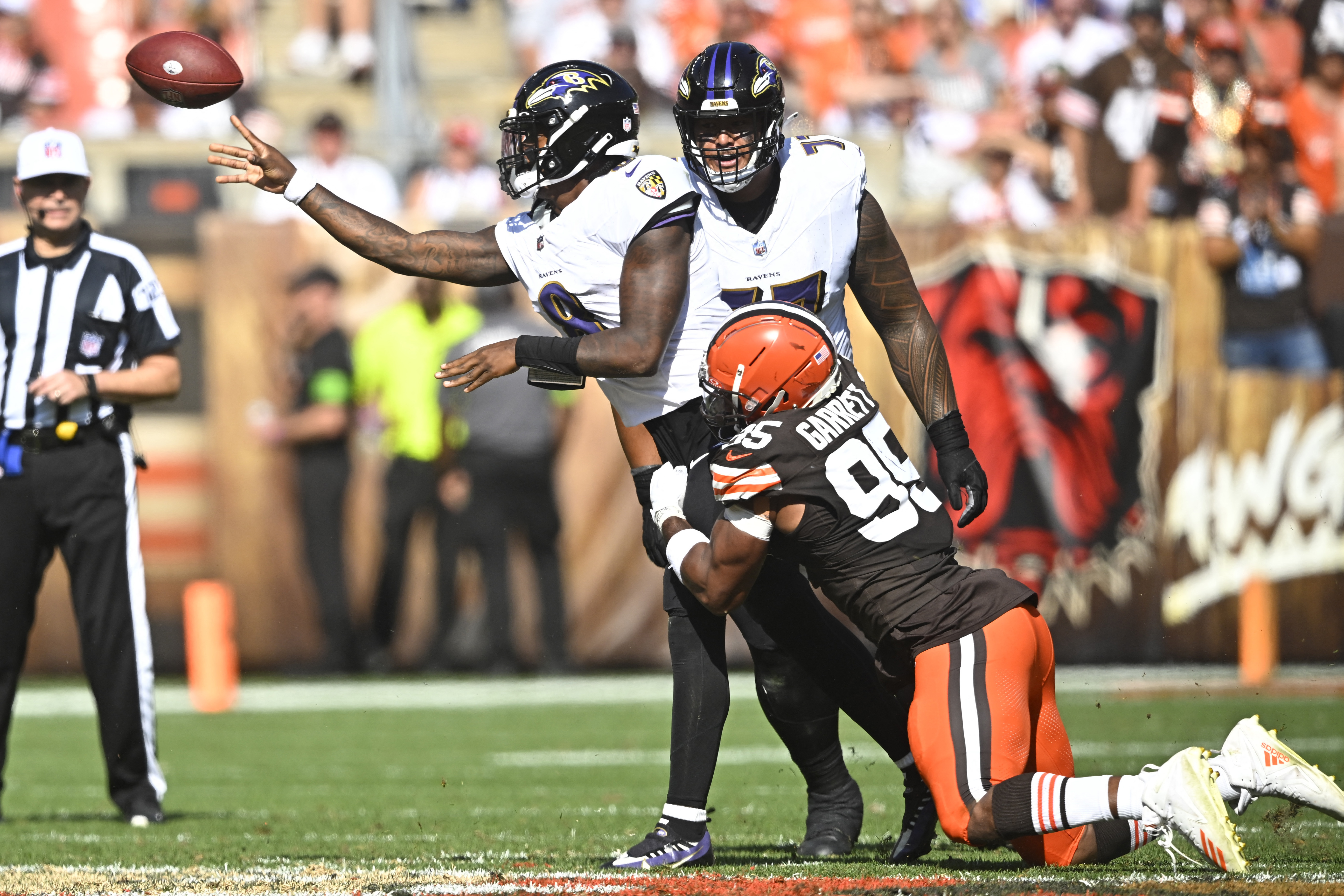 Lamar Jackson helps Ravens dominate Browns