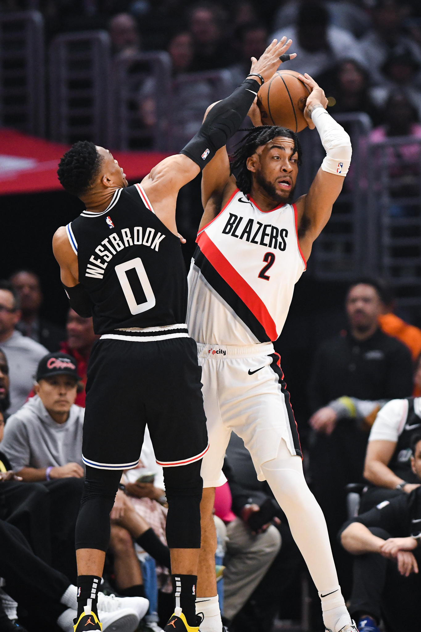 Kawhi Leonard Carries Clippers Past Trail Blazers | Reuters