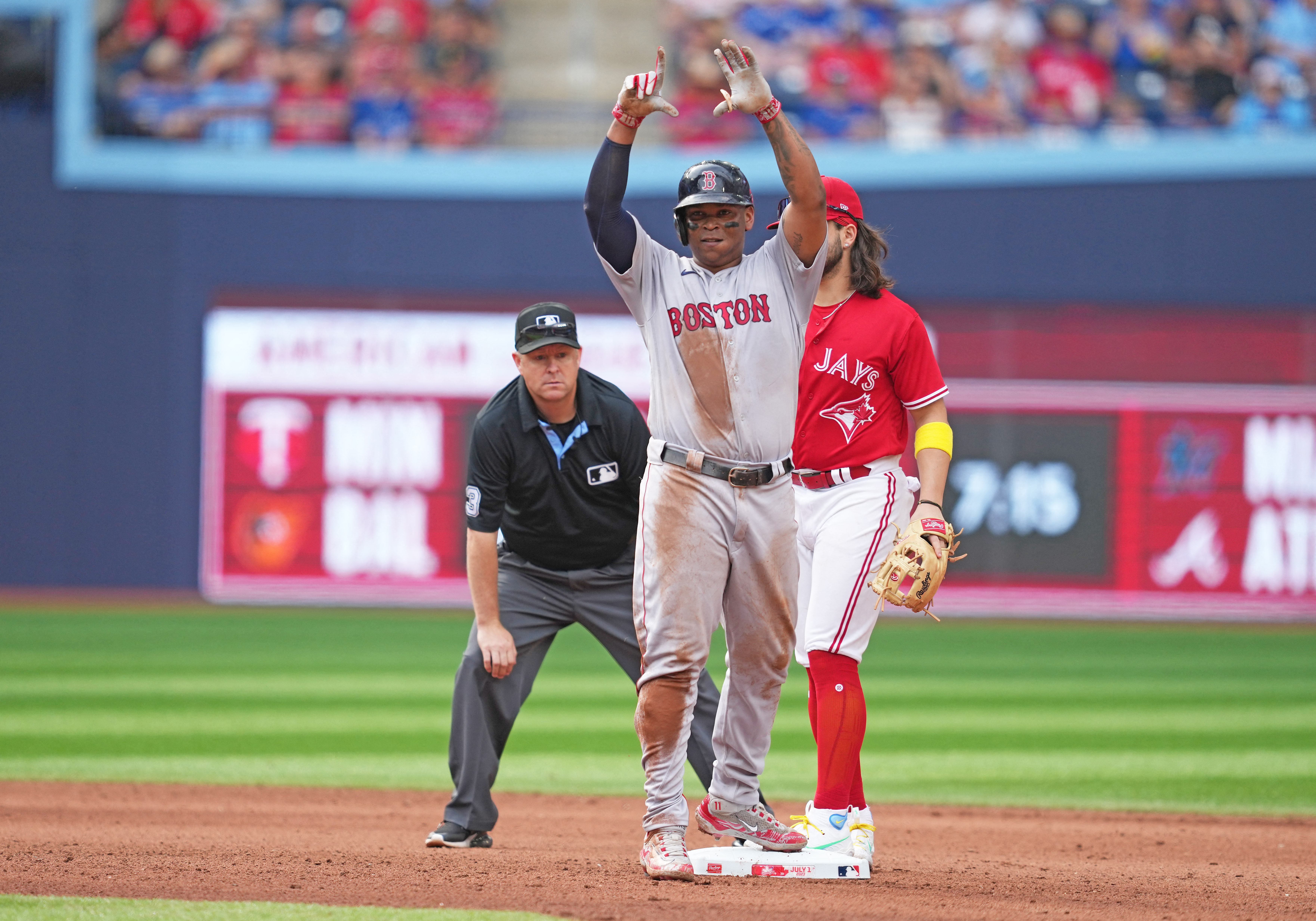 Devers hits 20th home run as Red Sox beat Blue Jays 7-6