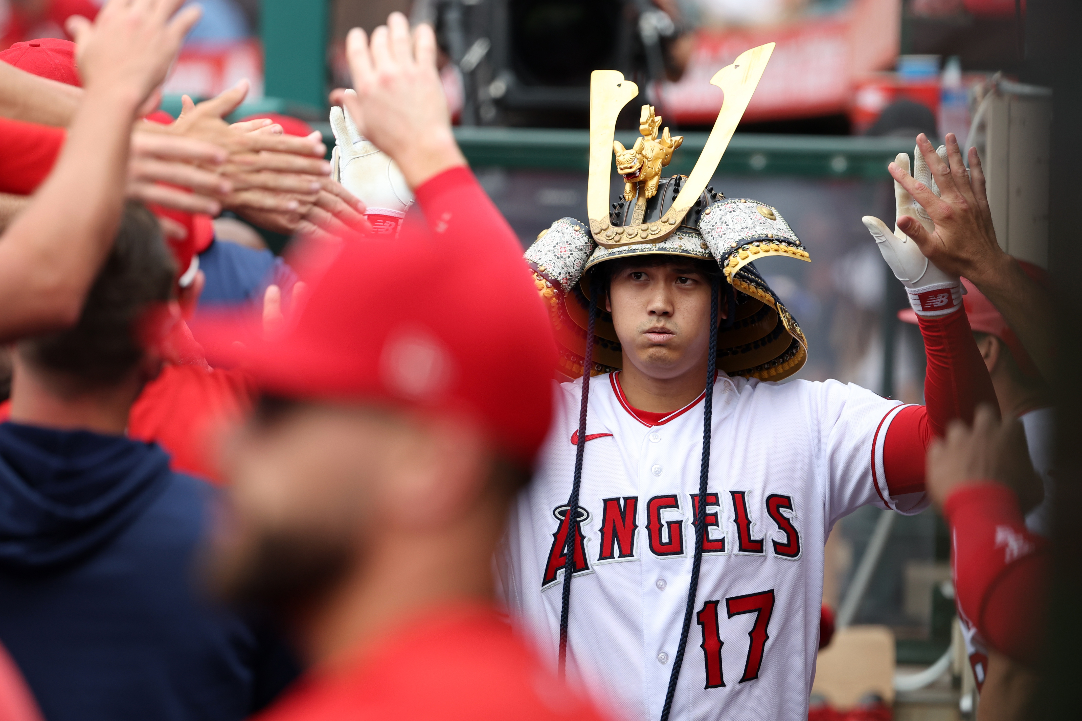 Angels hit four homers in win over Pirates