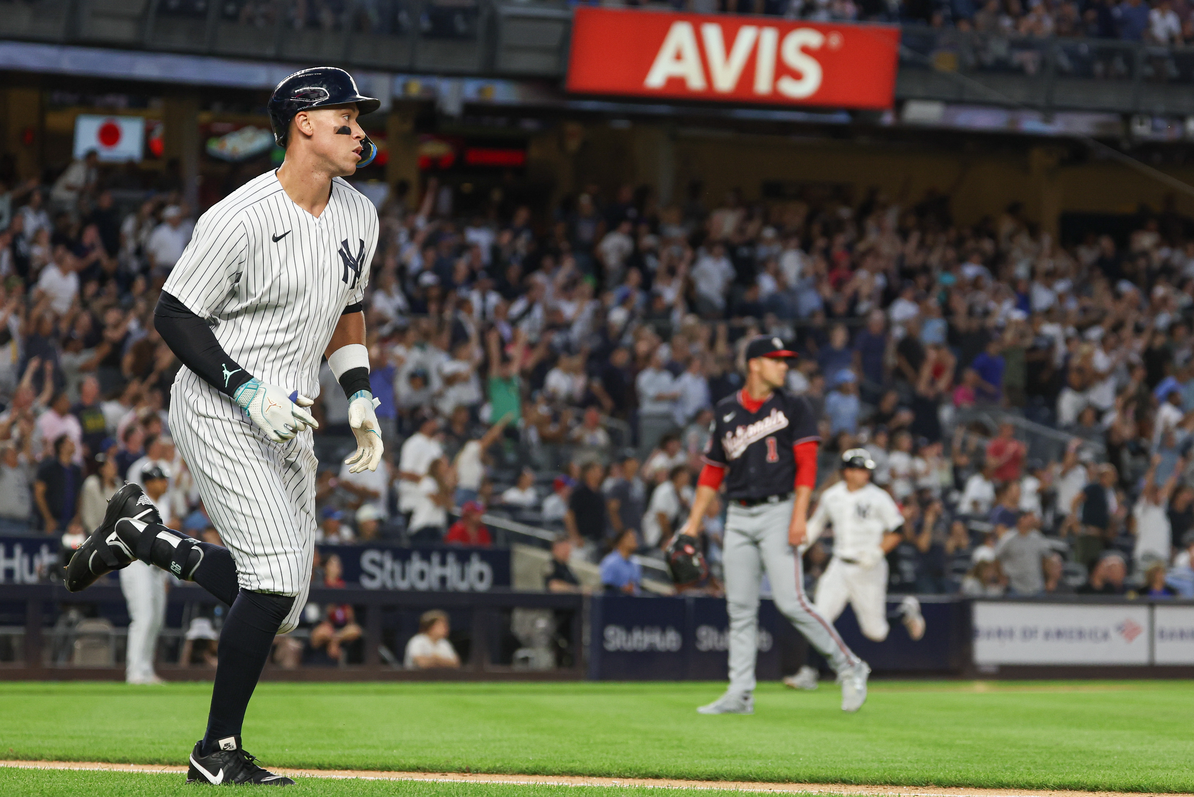 Yankees' Aaron Judge crushes 3 home runs in win over D-backs