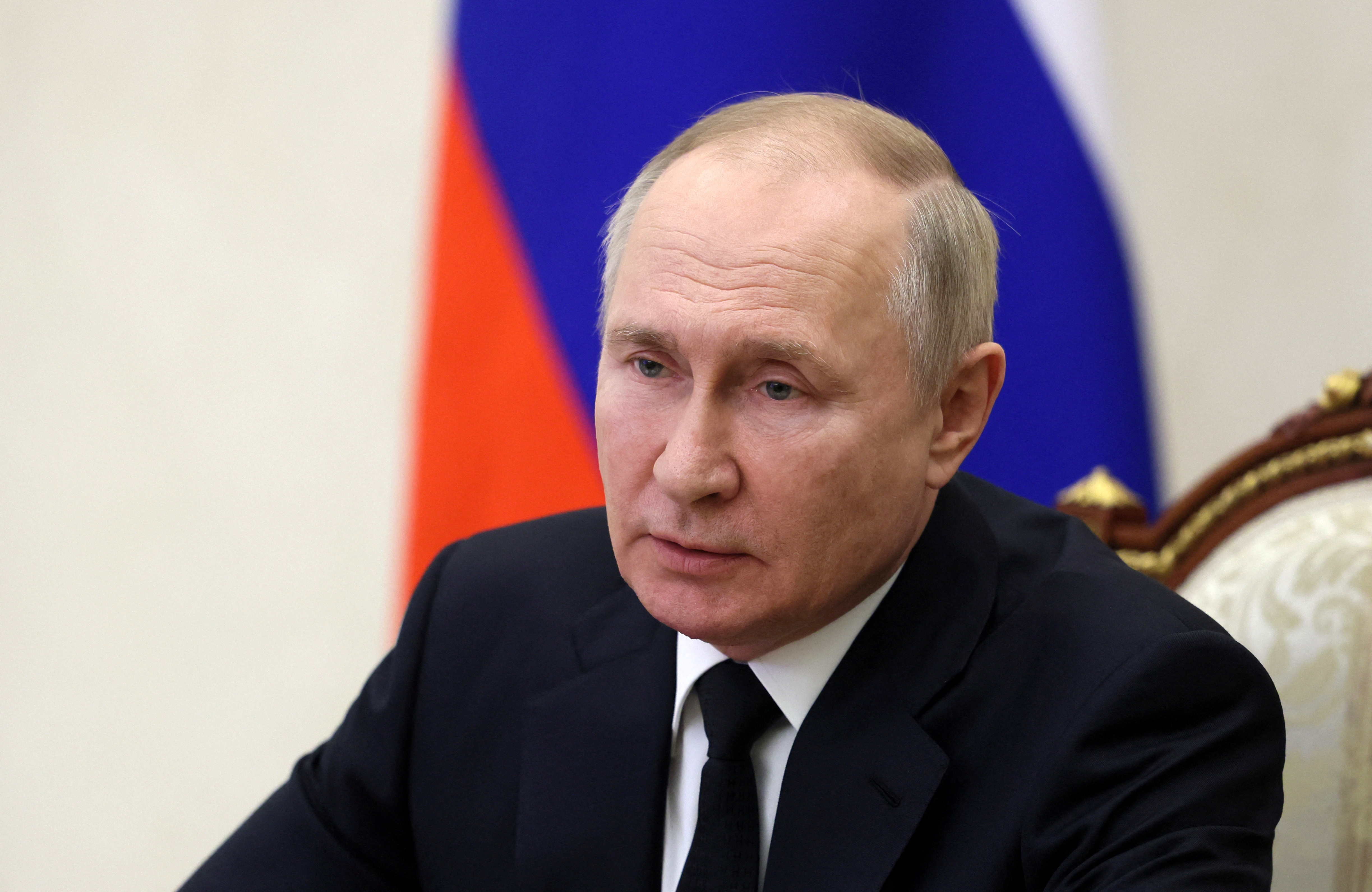 ロシアのプーチン大統領は、モスクワで安全保障理事会のメンバーとの会議の議長を務めます