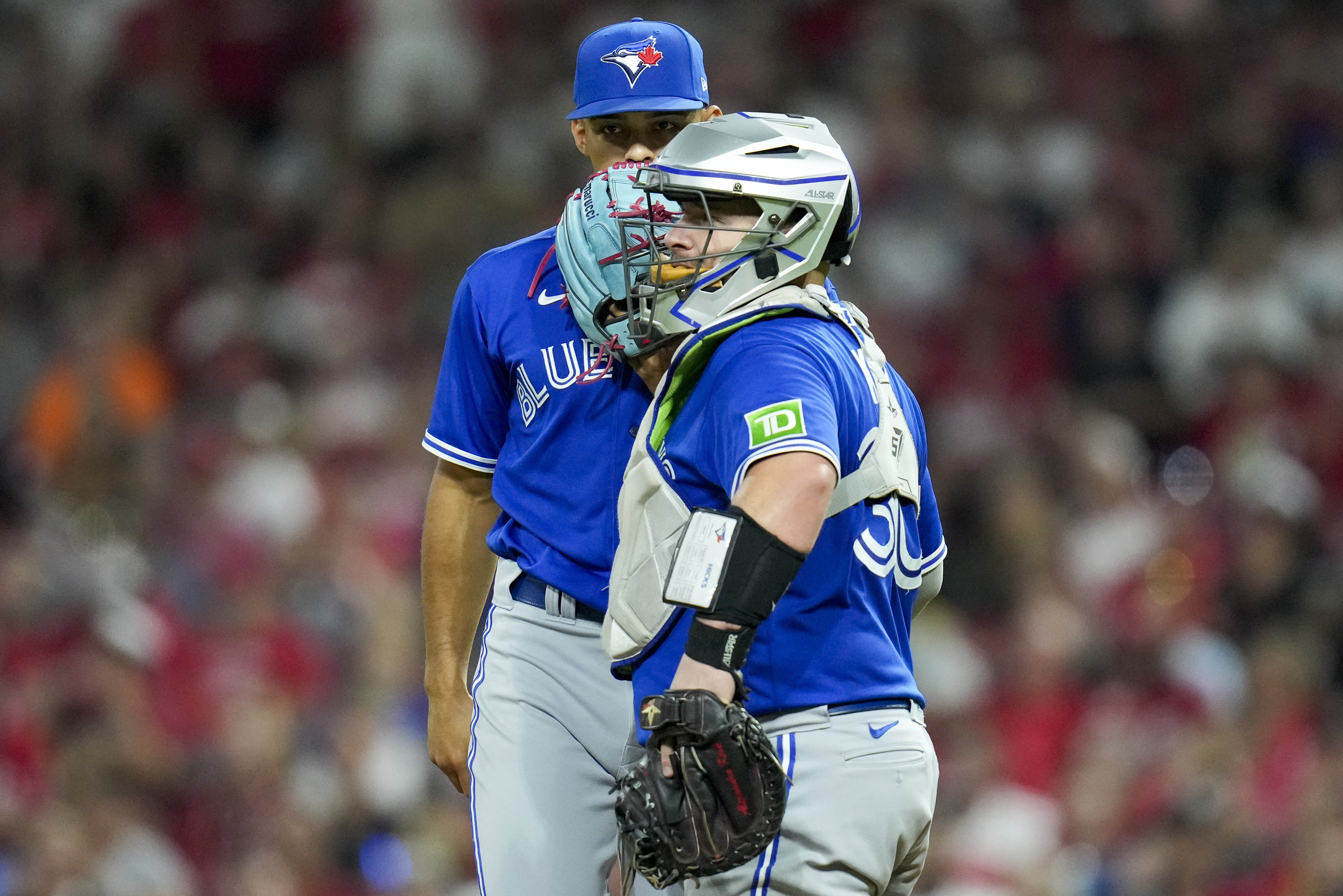 Reds nip Jays on Christian Encarnacion-Strand's walk-off HR