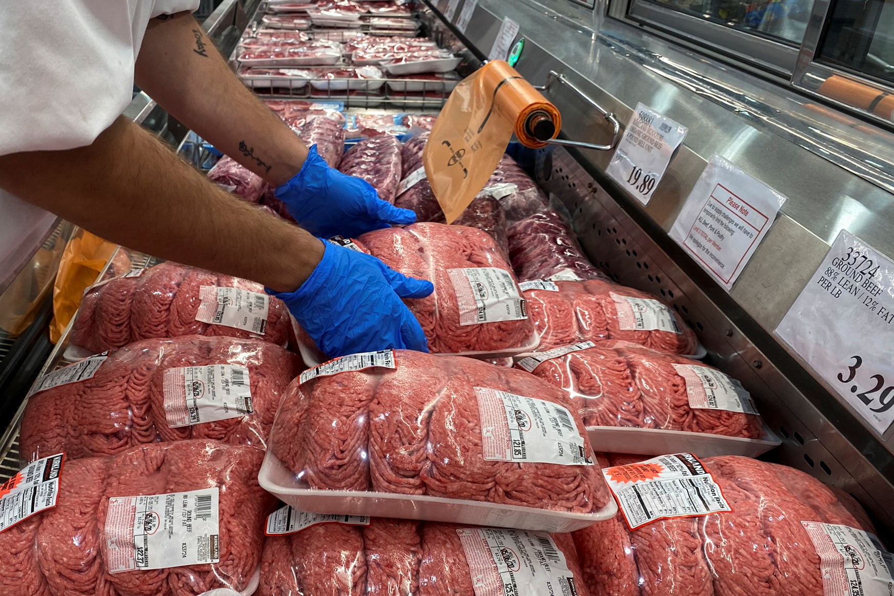 A worker stacks packets of ground beef in the meat section of a Costco warehouse club during the coronavirus disease (COVID-19) pandemic in Webster, Texas, U.S., May 5, 2020.  REUTERS/Adrees Latif