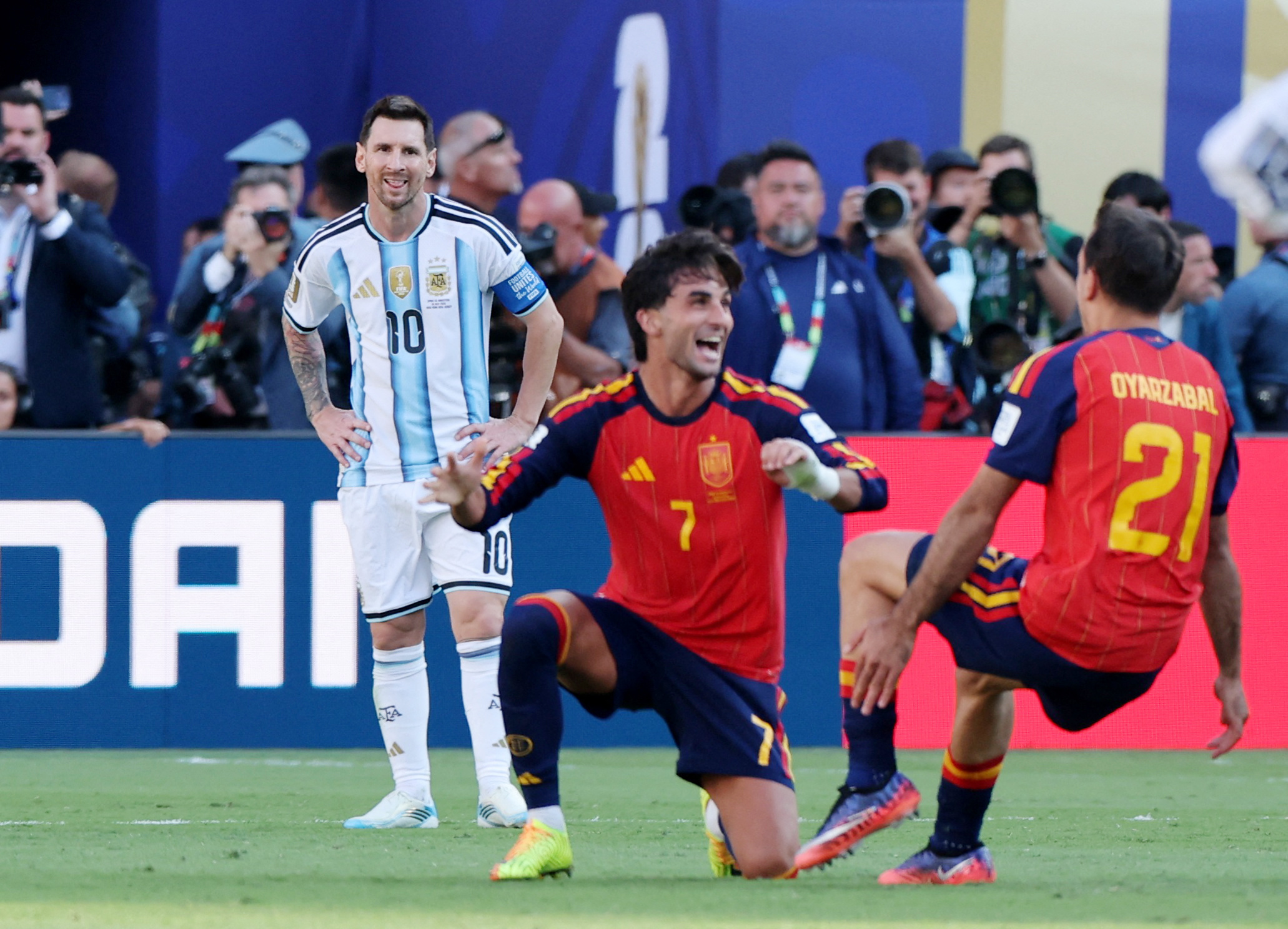 【W杯FINALスペインvsアルゼンチン】（送料無料）サッカーボール2個セット X52RY6AHCZOA7CPRWGDWUG7MGI.jpg