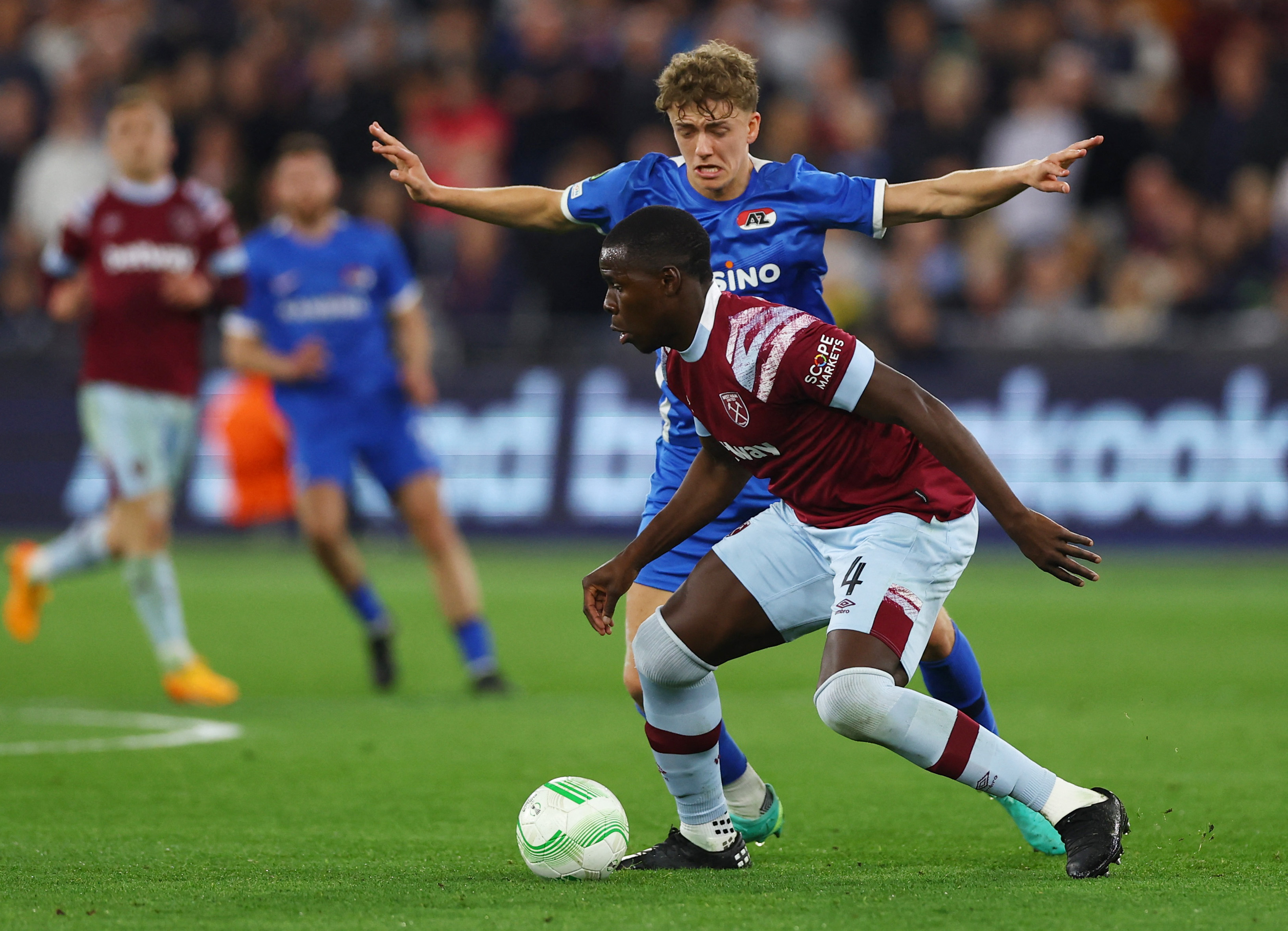 West Ham fight back to win first leg against AZ